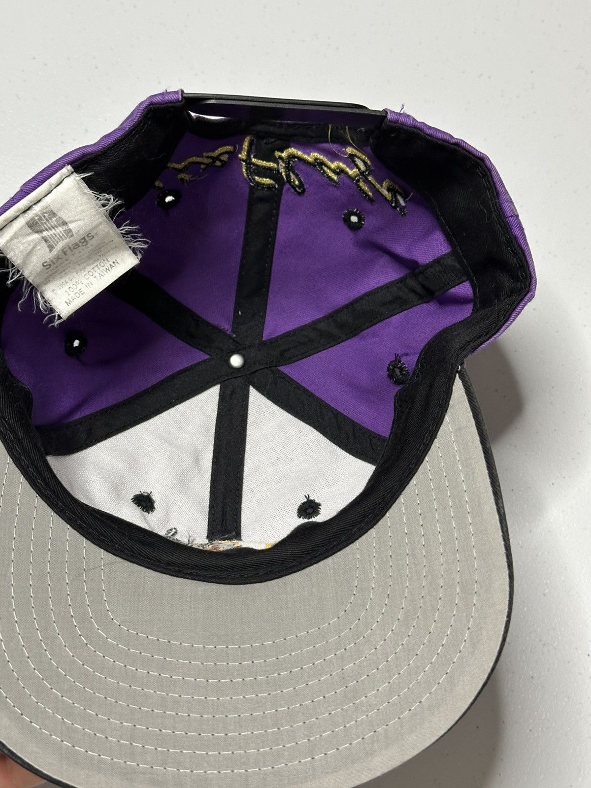 Vintage Vintage Daffy Duck Six Flags purple SnapBack Size ONE SIZE - 6 Thumbnail
