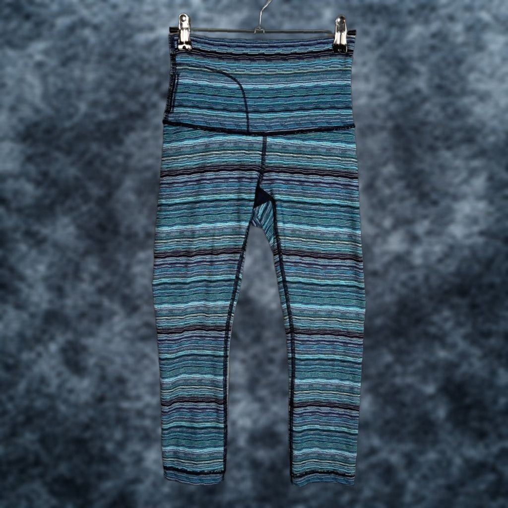 Lululemon Lululemon High-Rise 3/4 Length Leggings Size 4 Blue Stripe Pattern Yoga Pants Size 27" / US 4 / IT 40 - 1 Thumbnail