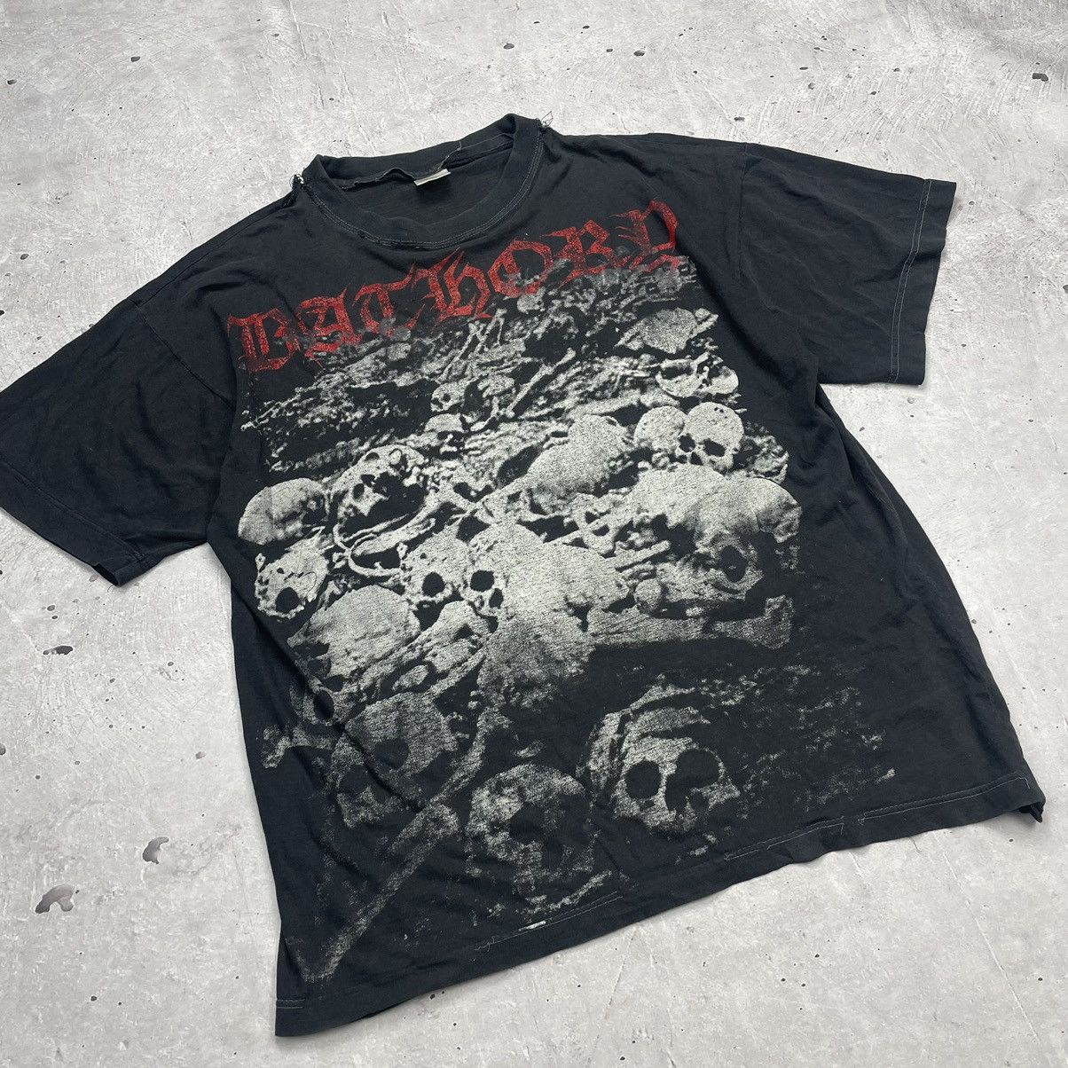 Vintage Vintage 90’s Bathory Requiem Amazing faded t-shirt Size US XL / EU 56 / 4 - 3 Thumbnail