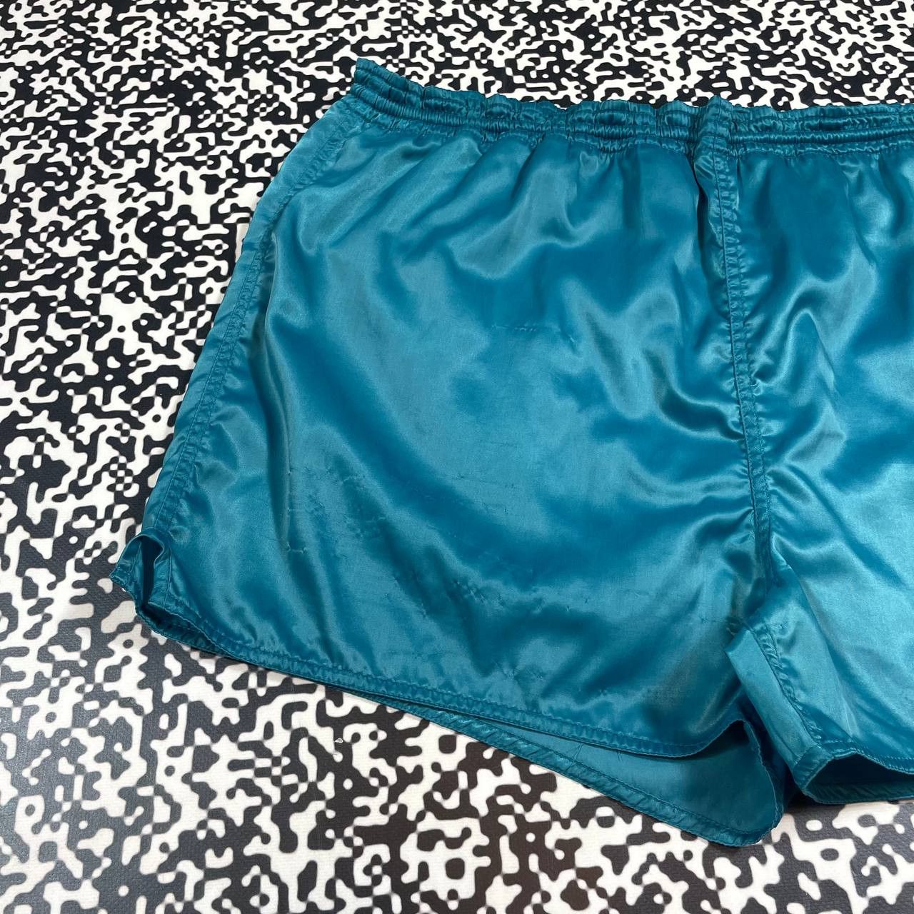 Nike Vintage 90s Nike Swoosh Logo Retro Style Sport Shorts Size US 38 / EU 54 - 2 Thumbnail