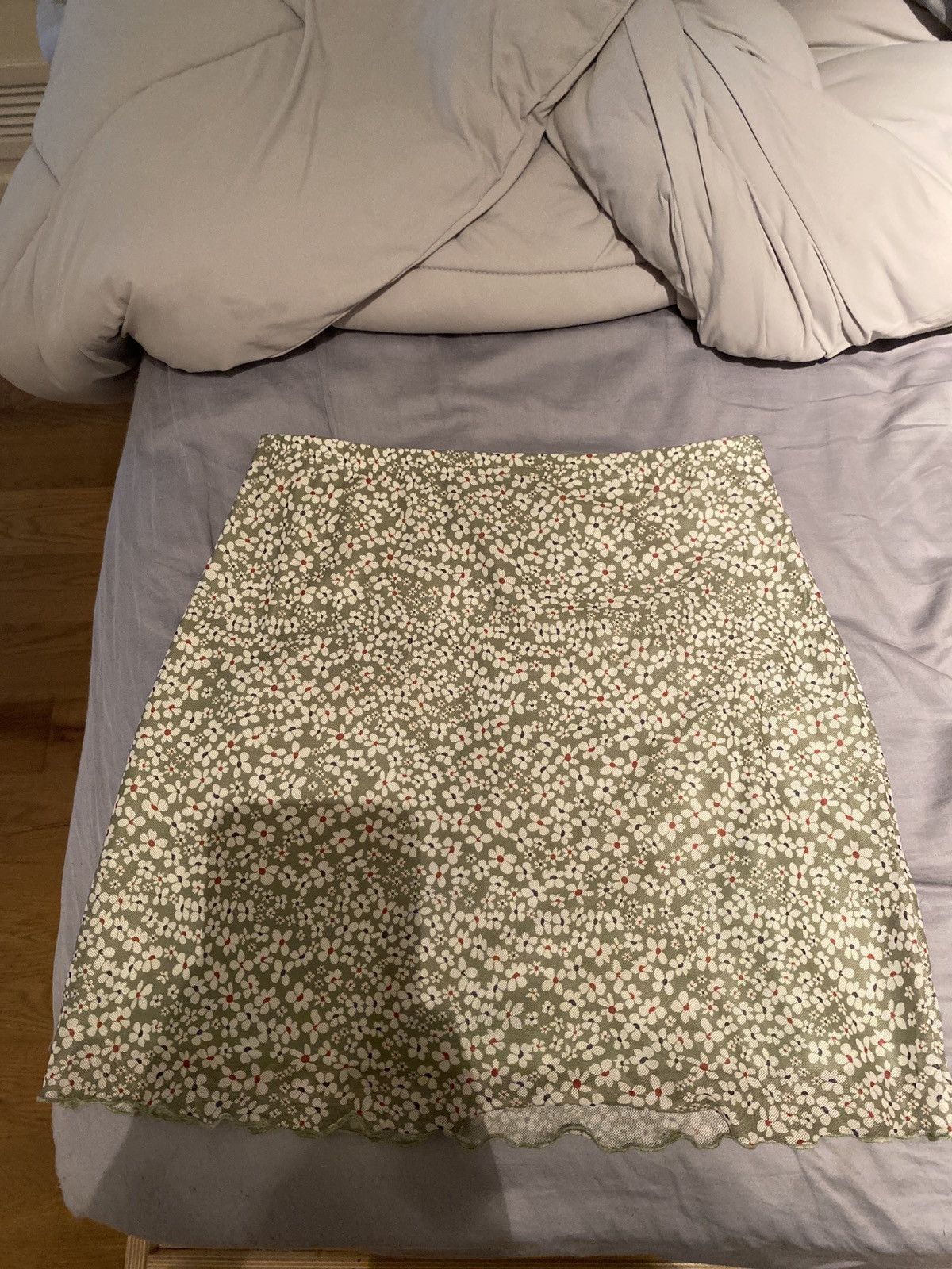 Shein Green flower skirt Size 28" / US 6 / IT 42 - 1 Preview