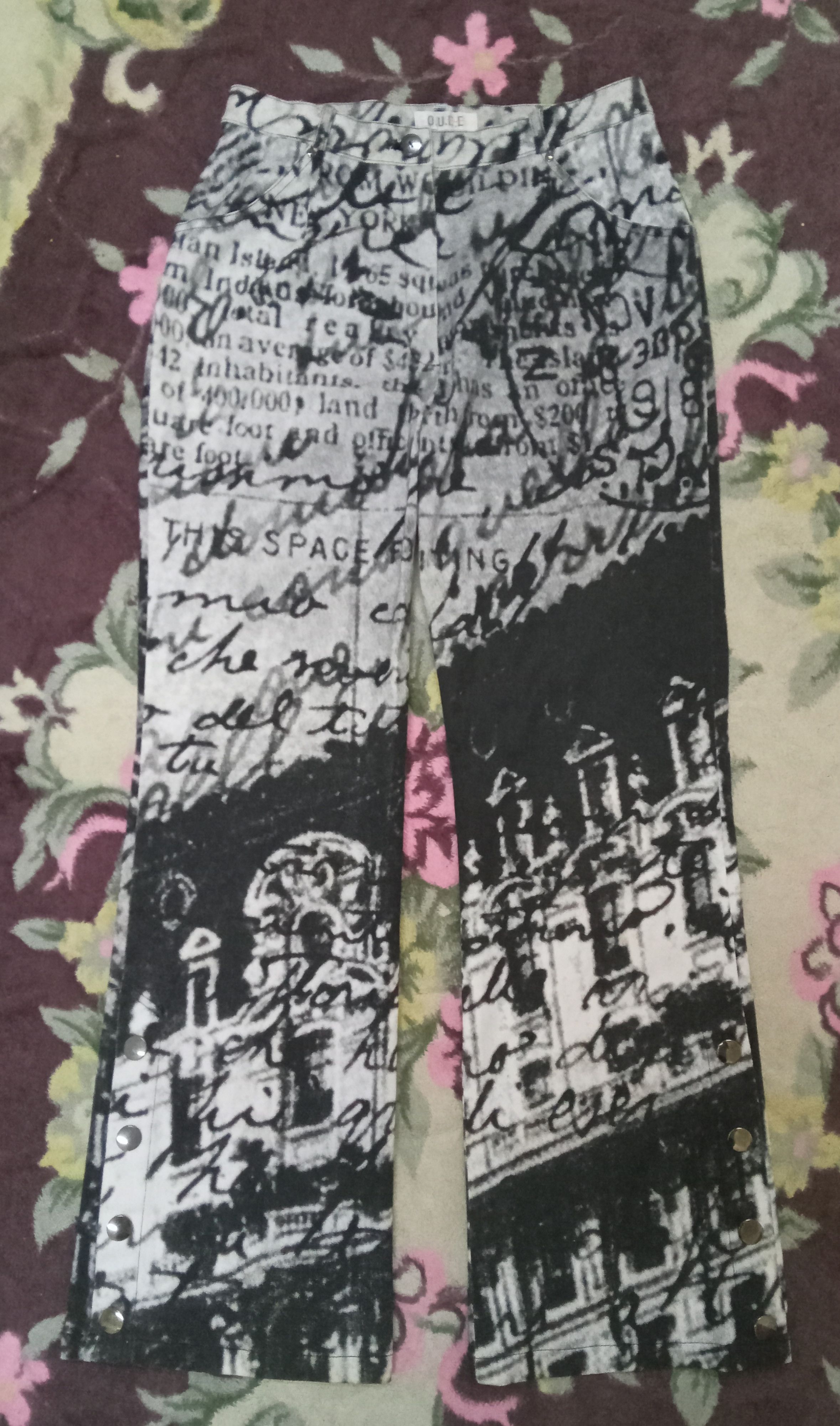 Japanese Brand O.U.E.E All Over Print Rare Buttons Flare Pants Size 28" / US 6 / IT 42 - 1 Thumbnail