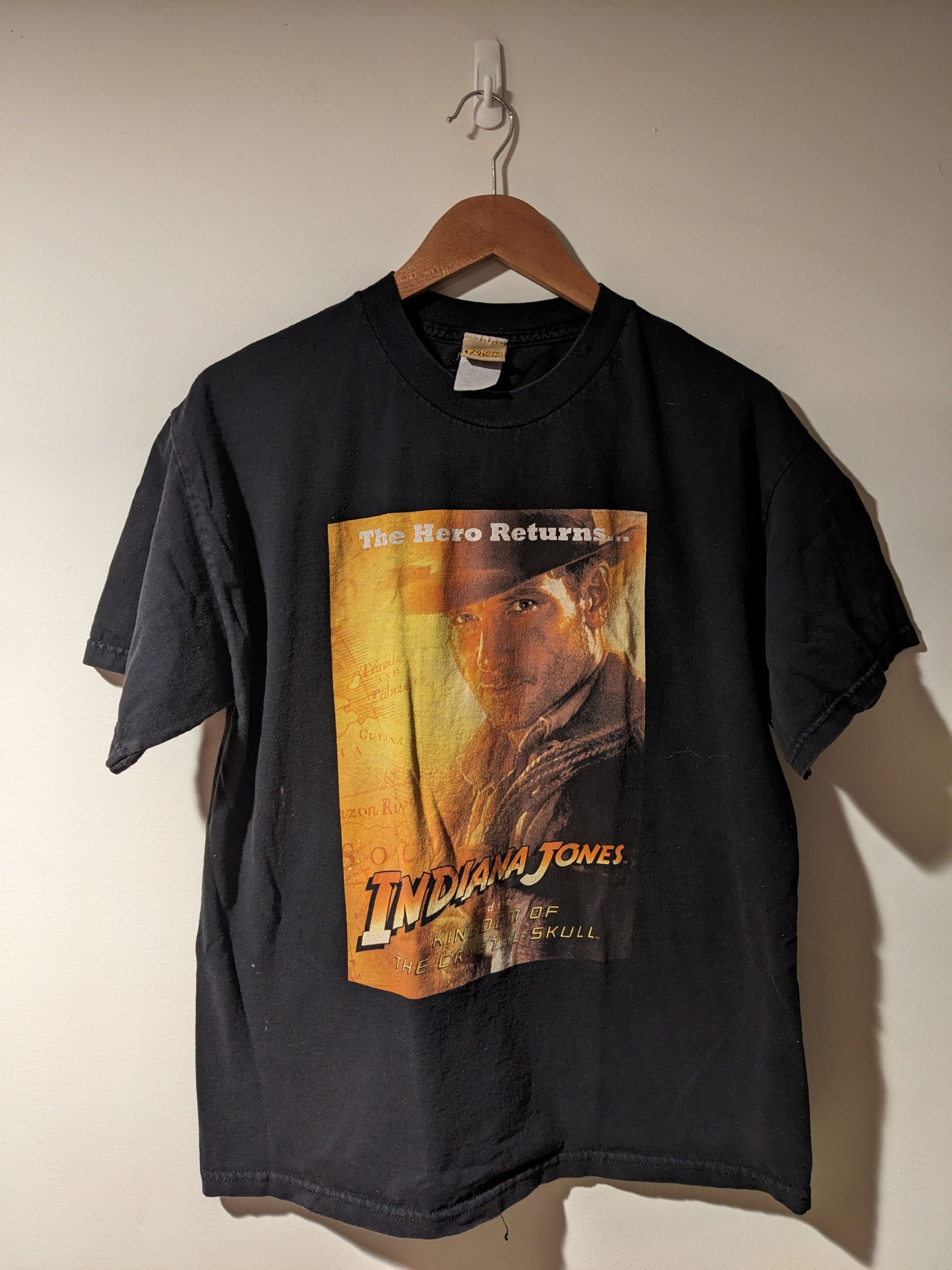 Vintage Vintage 2008 Indiana Jones and the Kingdom Crystal T-Shirt Size US L / EU 52-54 / 3 - 1 Thumbnail