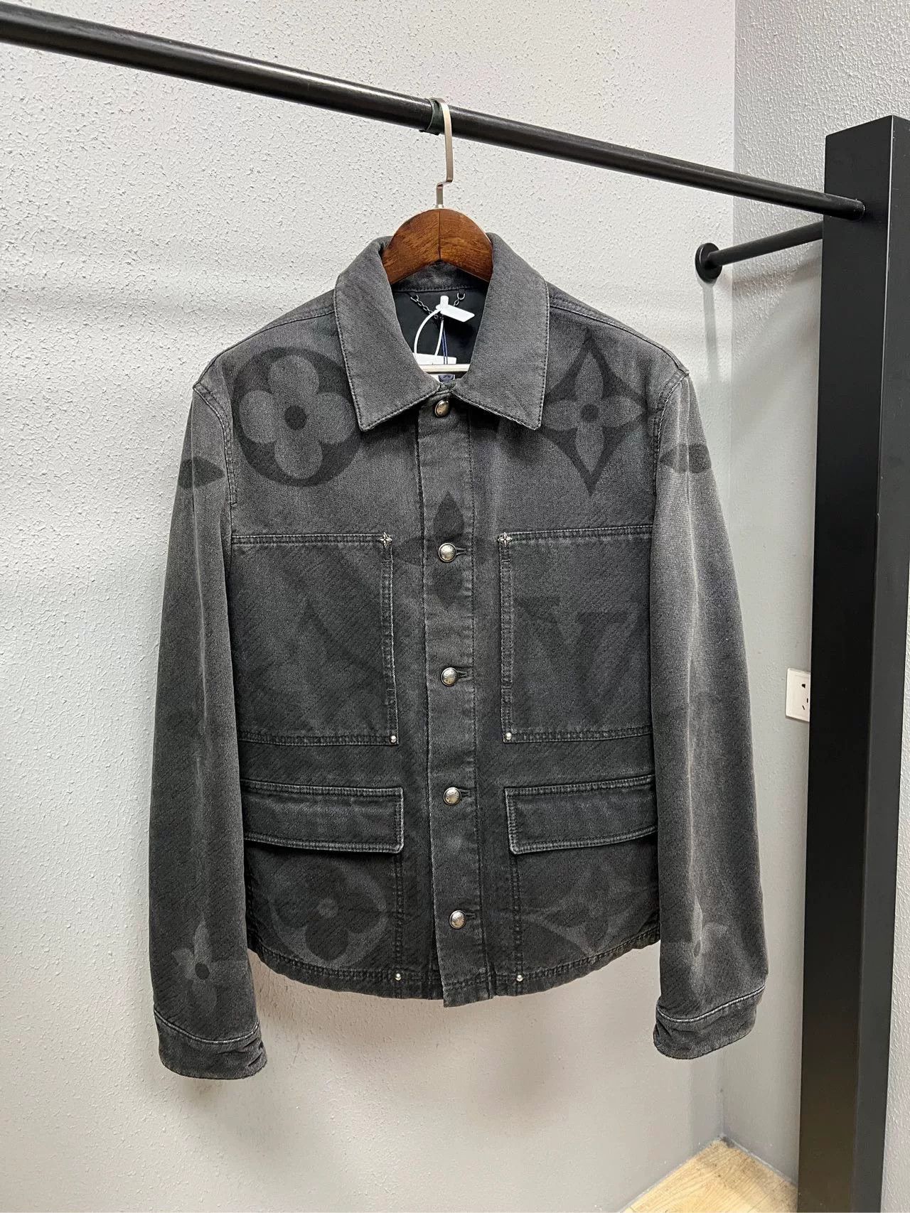Louis Vuitton louis vuitton lv24 gray denim jacket Size US L / EU 52-54 / 3 - 1 Thumbnail