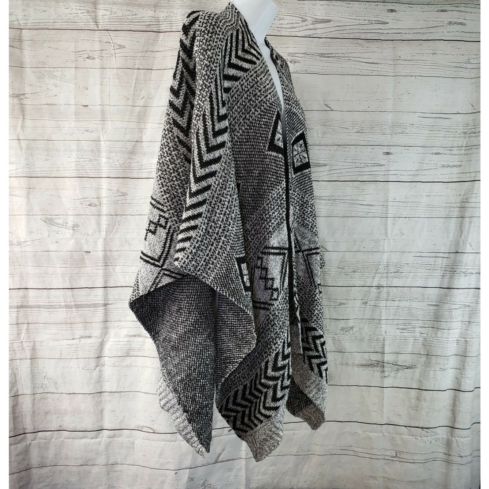 Vintage The Jetset Diaries TDJ Womens Knit Poncho Black White One Size Size ONE SIZE - 2 Thumbnail