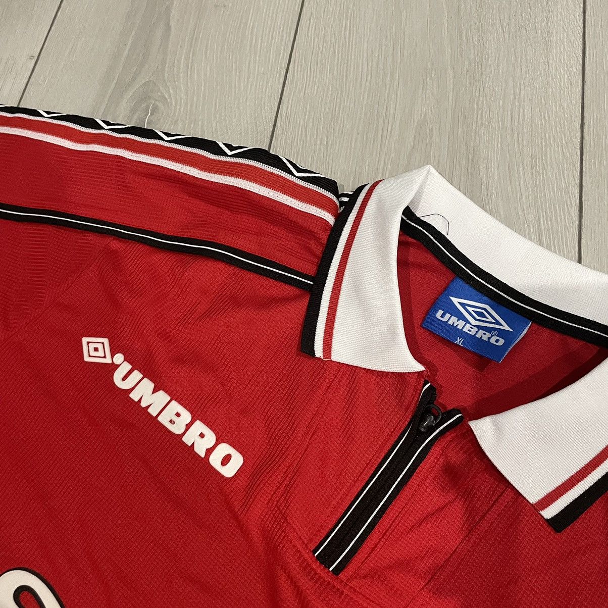 Umbro Manchester United Umbro Sharp Home Football jersey 90s shirt Size US L / EU 52-54 / 3 - 6 Thumbnail