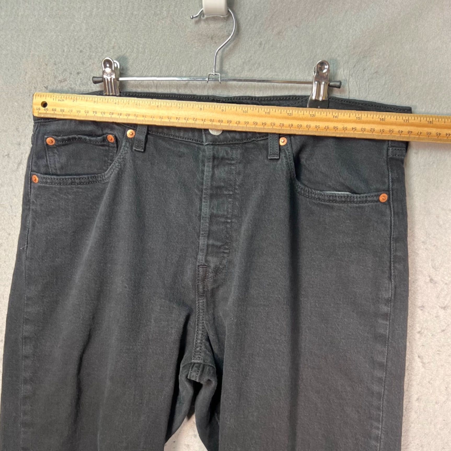 Levi's Levi's Wedgie Fit Jeans 5-Pocket Denim Black Regular Levi's Women's 32x27 Jeans (High Rise) - 27 Inseam XS? Size 24" / US 00 / IT 34 - 6 Thumbnail