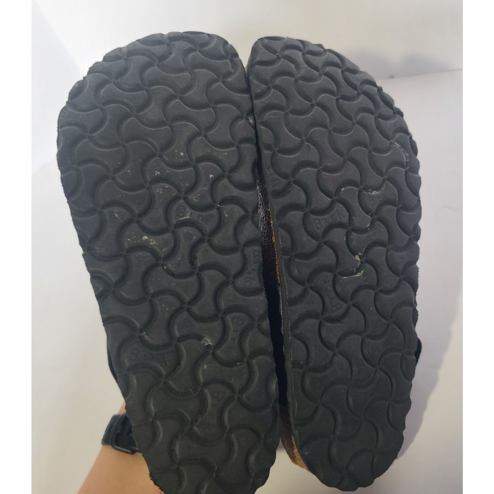 Birkenstock Birkenstock Womens Black Leather Gizeh Sandal EUR 38 US 7 Size US 7 / IT 37 - 8 Thumbnail