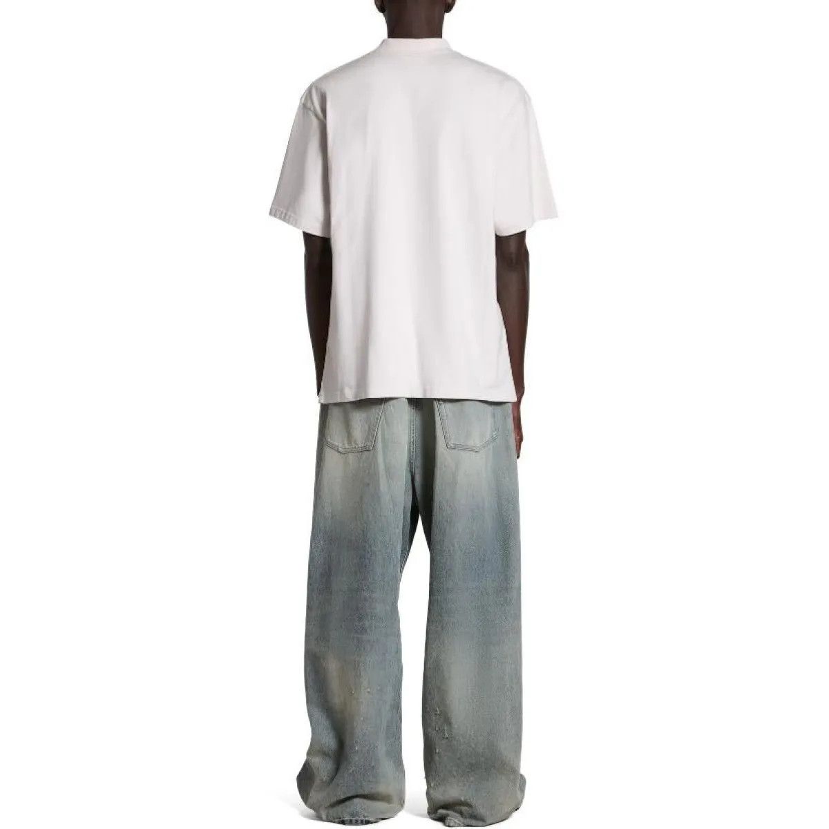 Balenciaga o1la1rc1a0325 Lo_ve T-Shirt Medium Fit in White Size US M / EU 48-50 / 2 - 4 Thumbnail