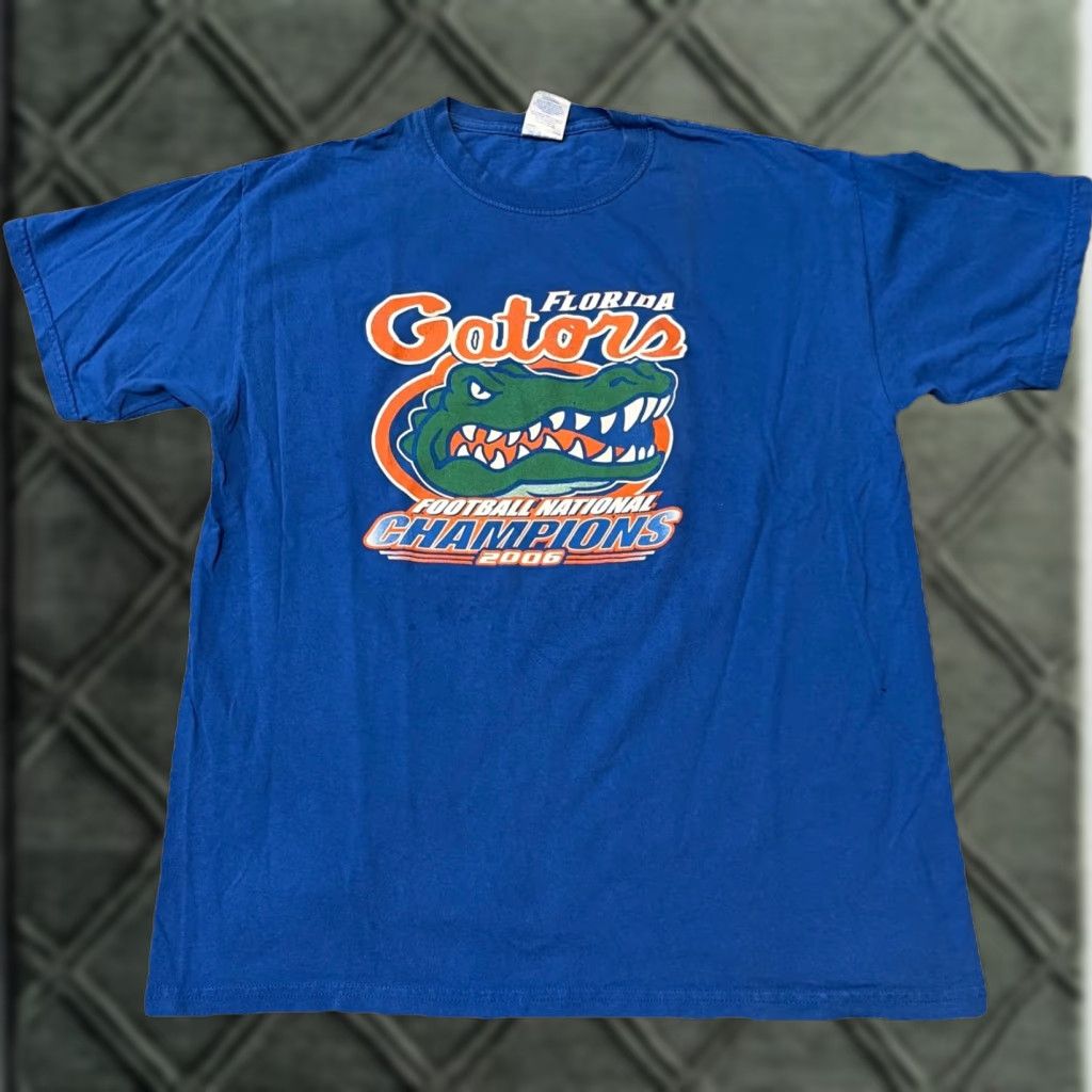 Gildan VINTAGE Florida Gators Football National Champions Blue T-Shirt L Men Long Sleeve Large Blue Gildan Shirts Men 2006 Champions Size US L / EU 52-54 / 3 - 1 Thumbnail