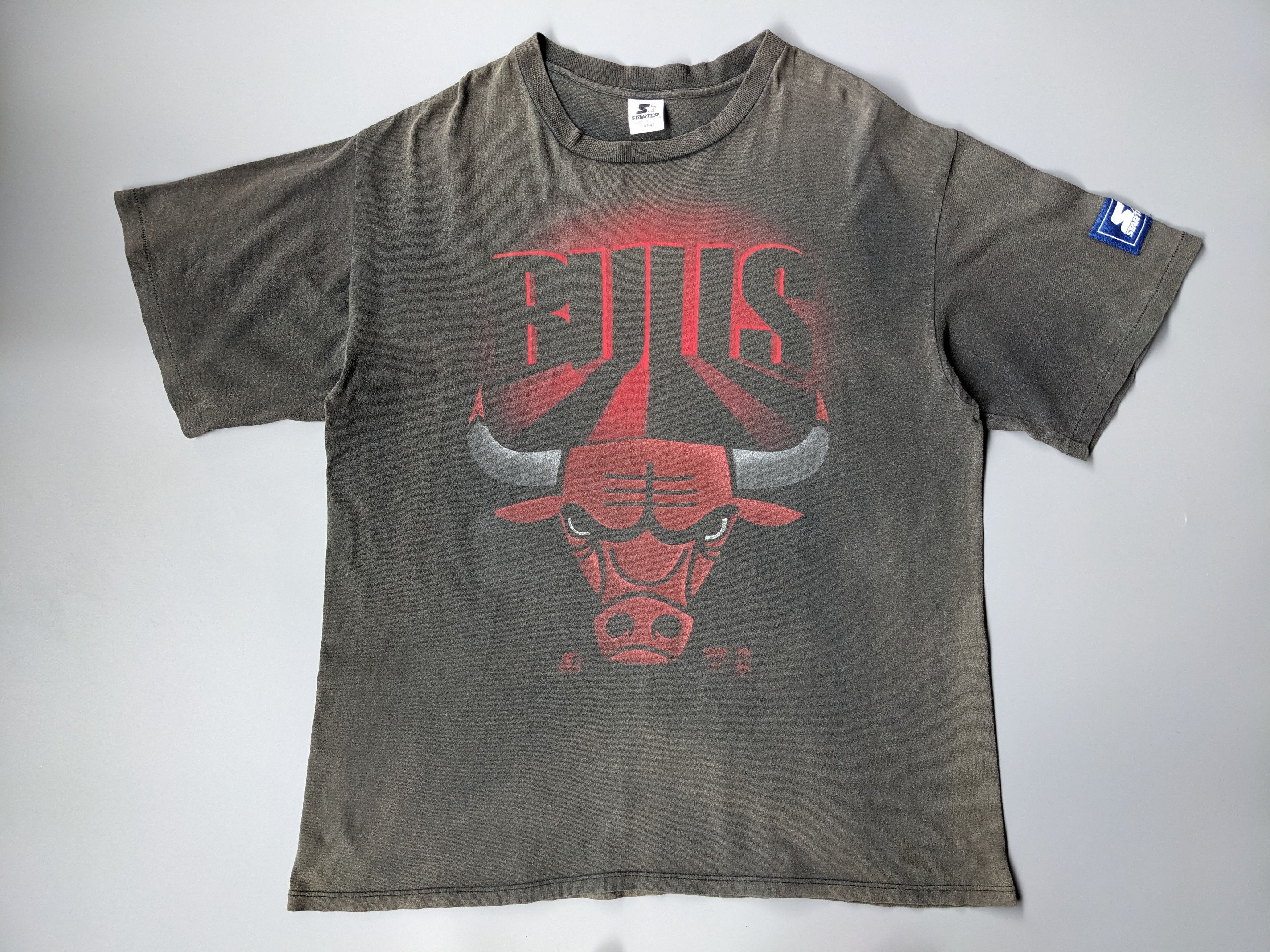 Starter Vintage 90s Starter Chicago Bulls sunfaded tee Size US L / EU 52-54 / 3 - 1 Thumbnail