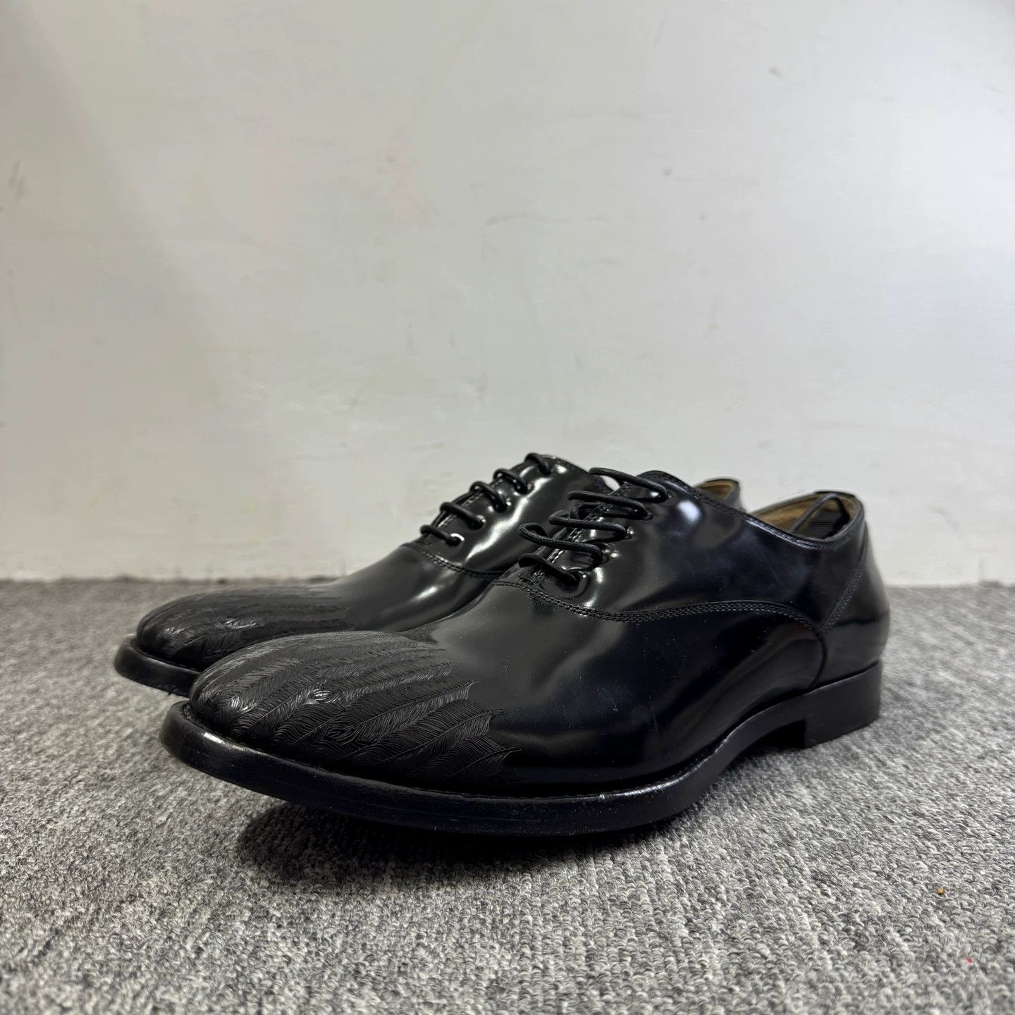 Alexander McQueen Alexander Mcqueen Feather Carved Leather Shoes 40 Size US 7 / EU 40 - 1 Thumbnail