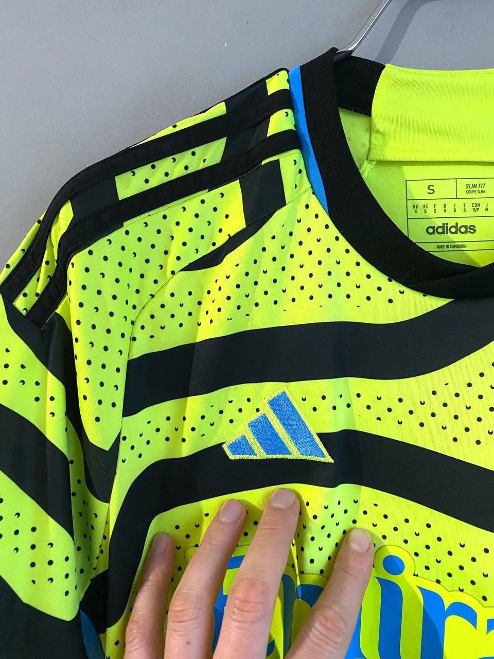 Adidas Arsenal London 2023/24 Away Soccer Jersey, Size S, HR6927 Size US S / EU 44-46 / 1 - 4 Thumbnail