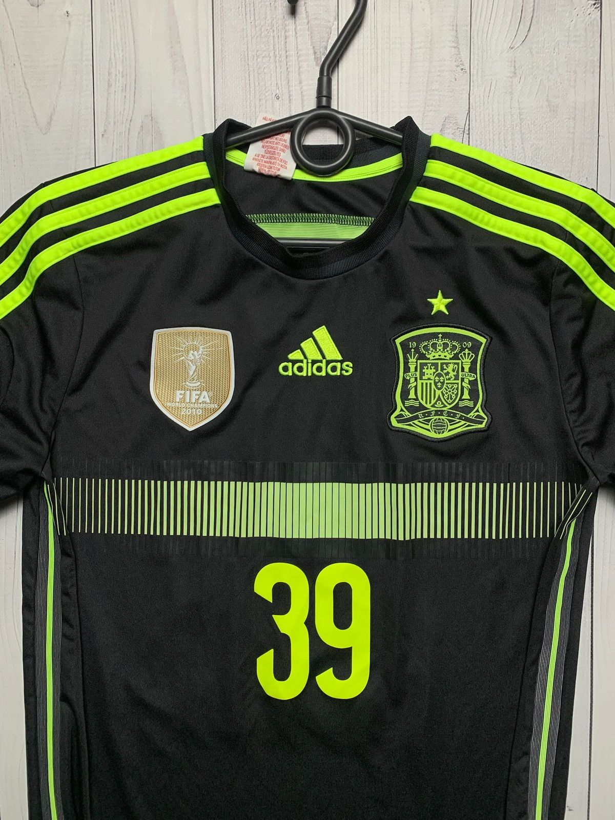 Adidas × Vintage Vintage adidas Spain soccer jersey 39 Bellerin size Xs Size US XS / EU 42 / 0 - 3 Thumbnail