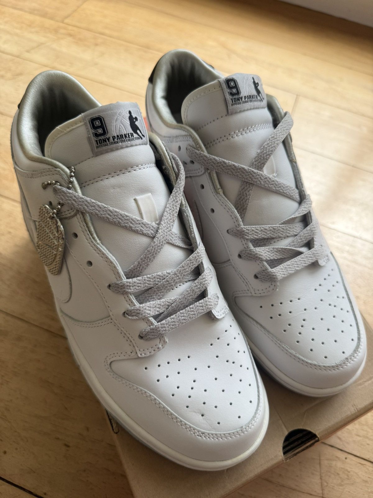 Nike Nike Dunk 2004 Tony Parker Player Exclusive Size US 8.5 / EU 41-42 - 8 Thumbnail
