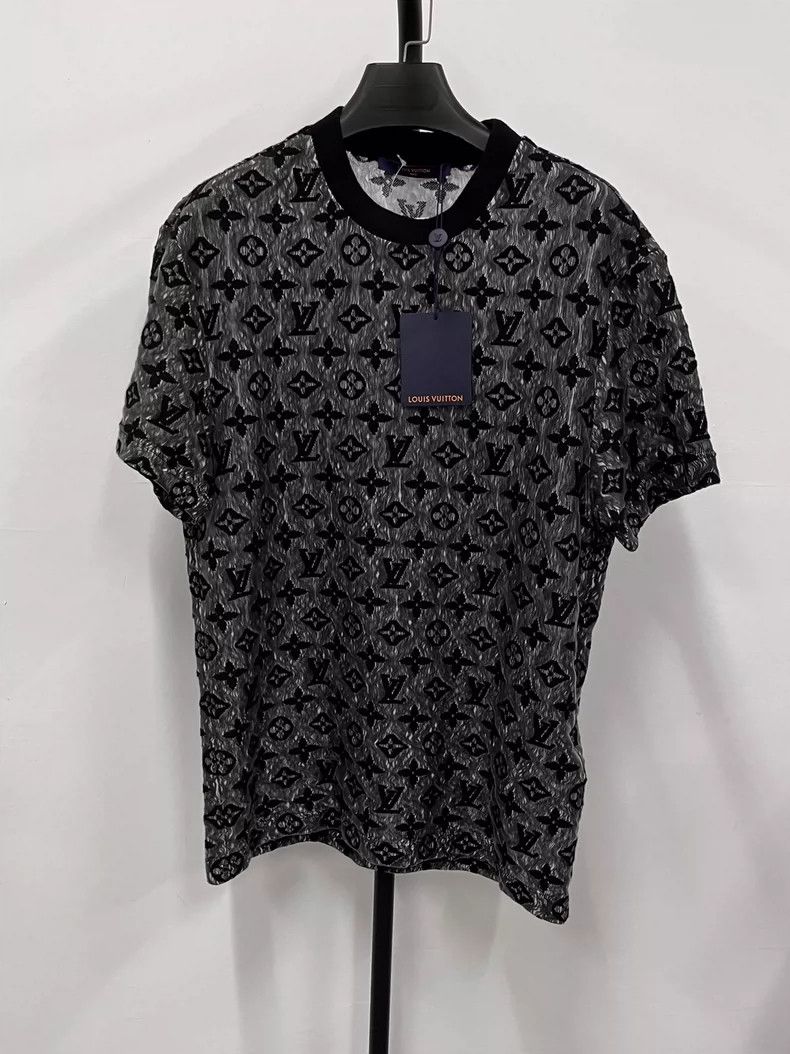 Louis Vuitton Louis Vuitton FW22 Full Logo Crew Neck Short Sleeve T-Shirt Size US S / EU 44-46 / 1 - 1 Thumbnail