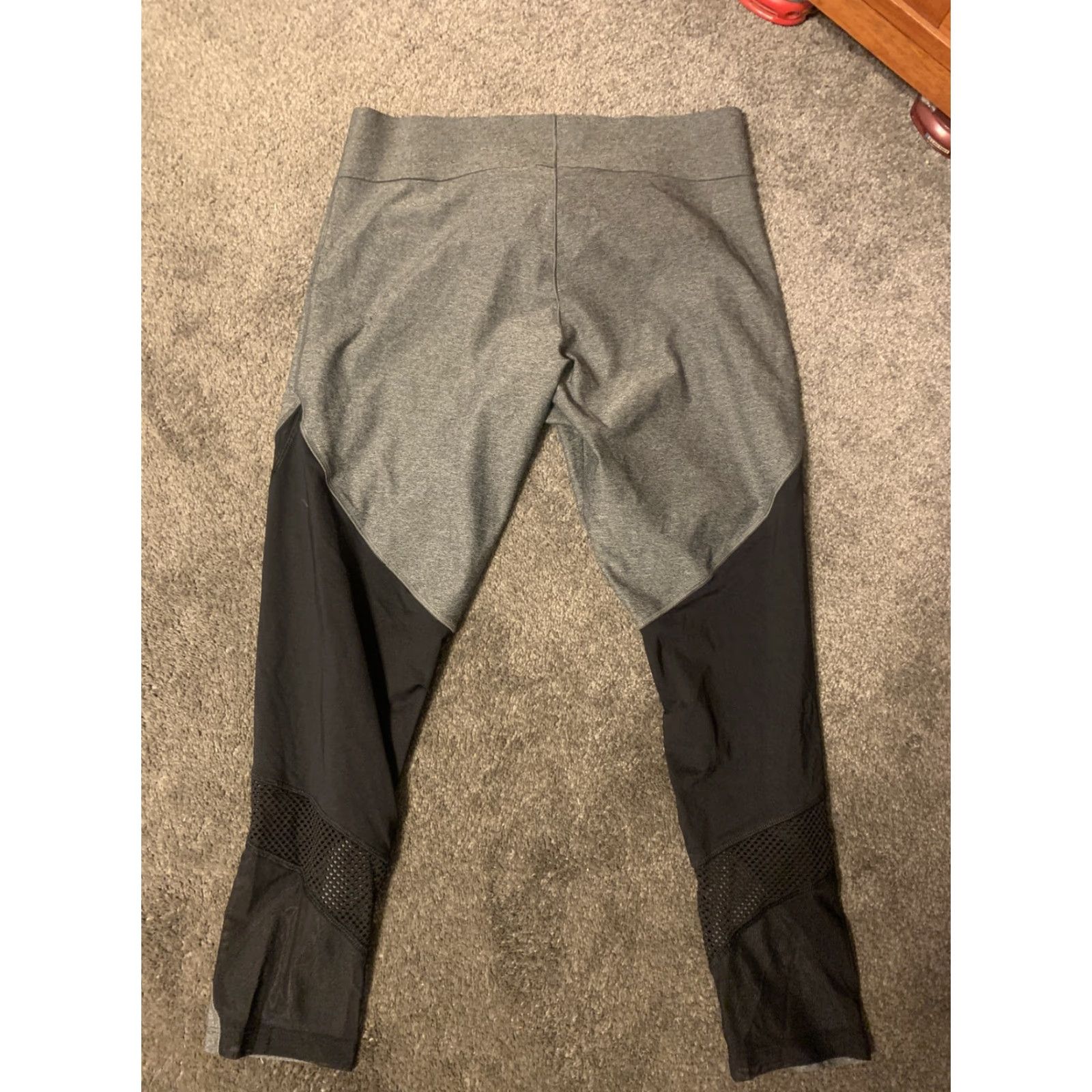 Pinko VICTORIA'S SECRET PINK CAPRI LEGGINGS BLACK LARGE WOMEN ACTIVEWEAR ELASTIC WAIST Size 36" / US 14 / IT 50 - 4 Thumbnail