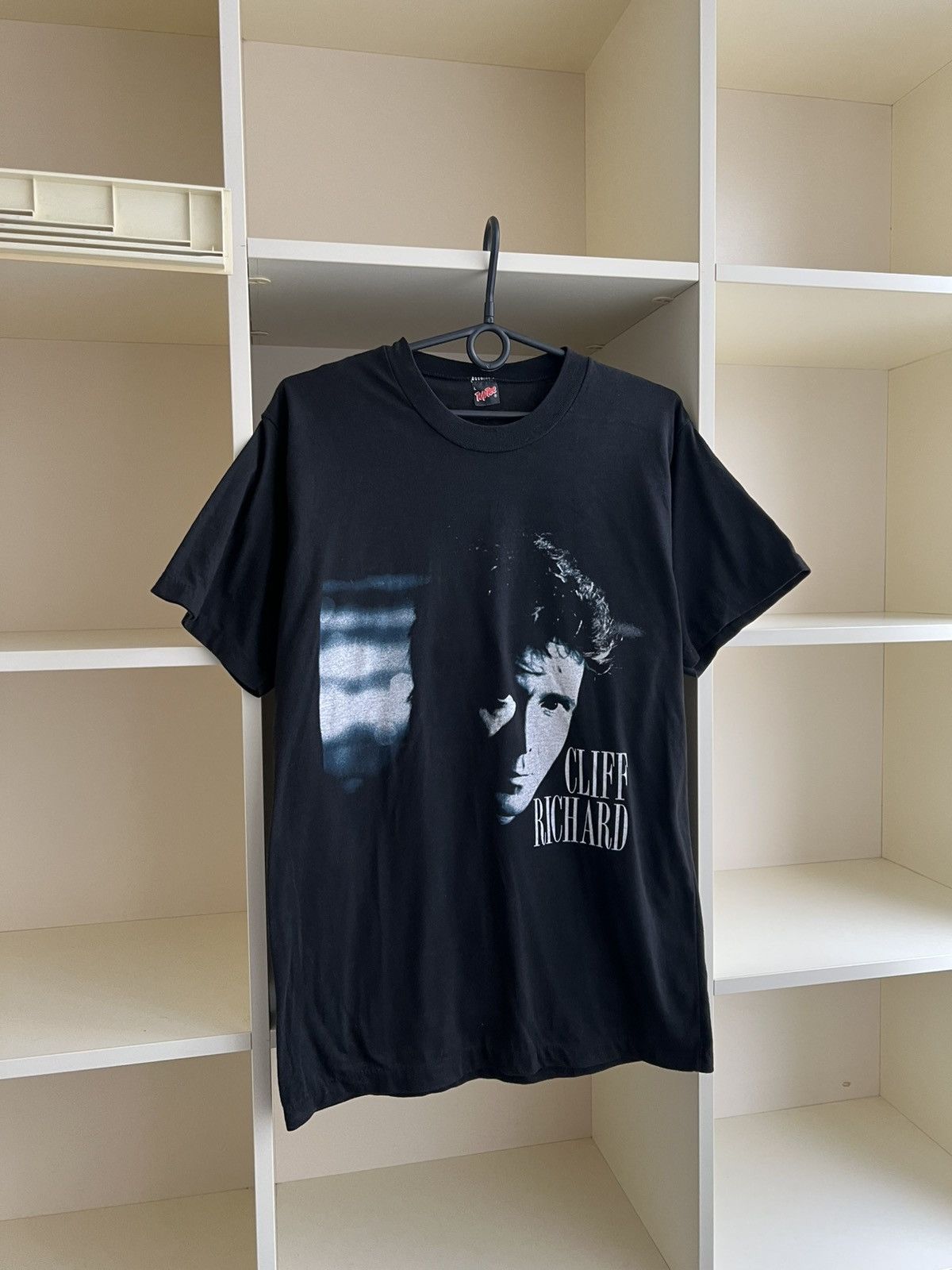 Vintage Vintage Cliff Richard Rock N Roll Tee T-Shirt RETRO TOUR Size US L / EU 52-54 / 3 - 5 Thumbnail