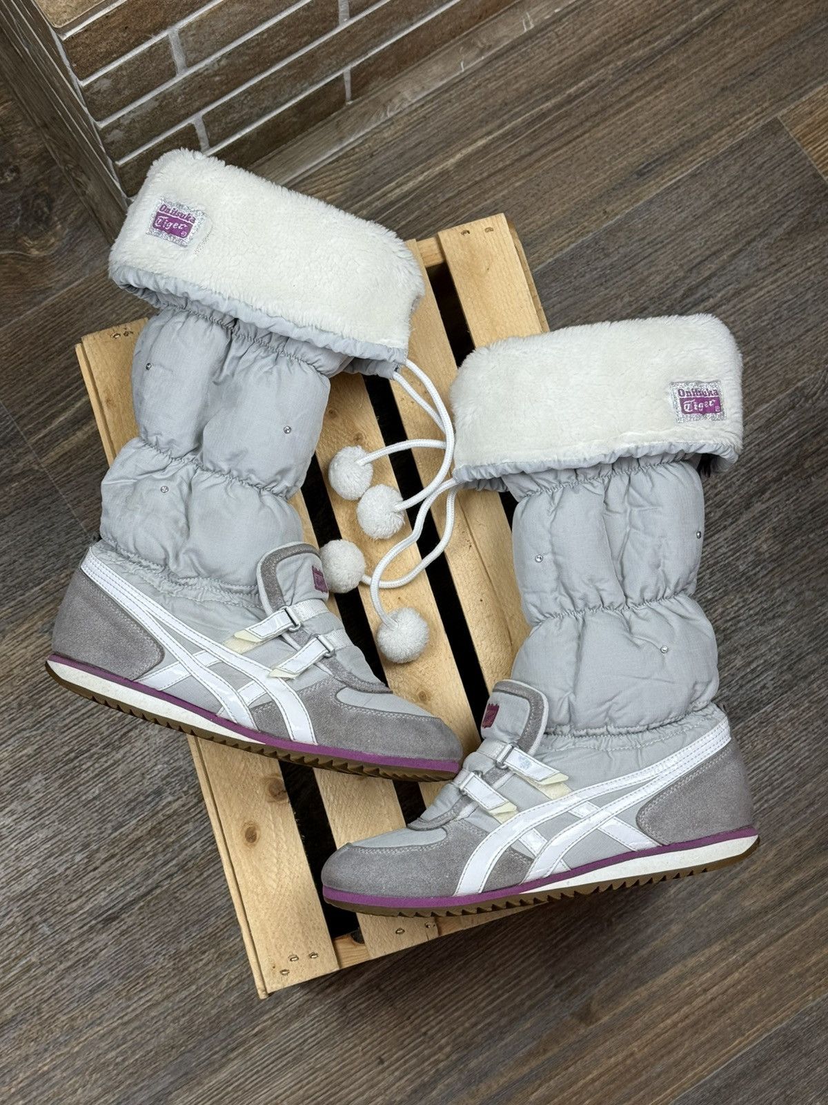 Onitsuka Tiger Womans Asics Onitsuka Tiger Faux Fur Y2K Gray Snow Boots Size US 10 / IT 40 - 4 Thumbnail
