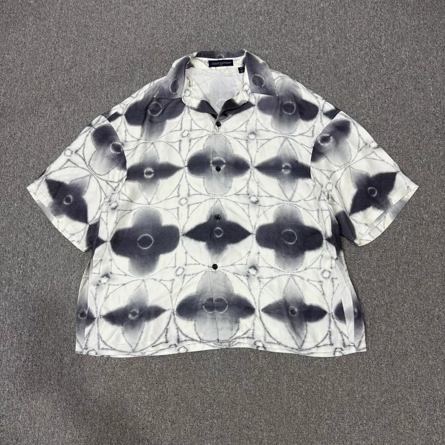 Louis Vuitton LV ink wash all-over silk short-sleeve shirt M 99 new Size US M / EU 48-50 / 2 - 1 Thumbnail