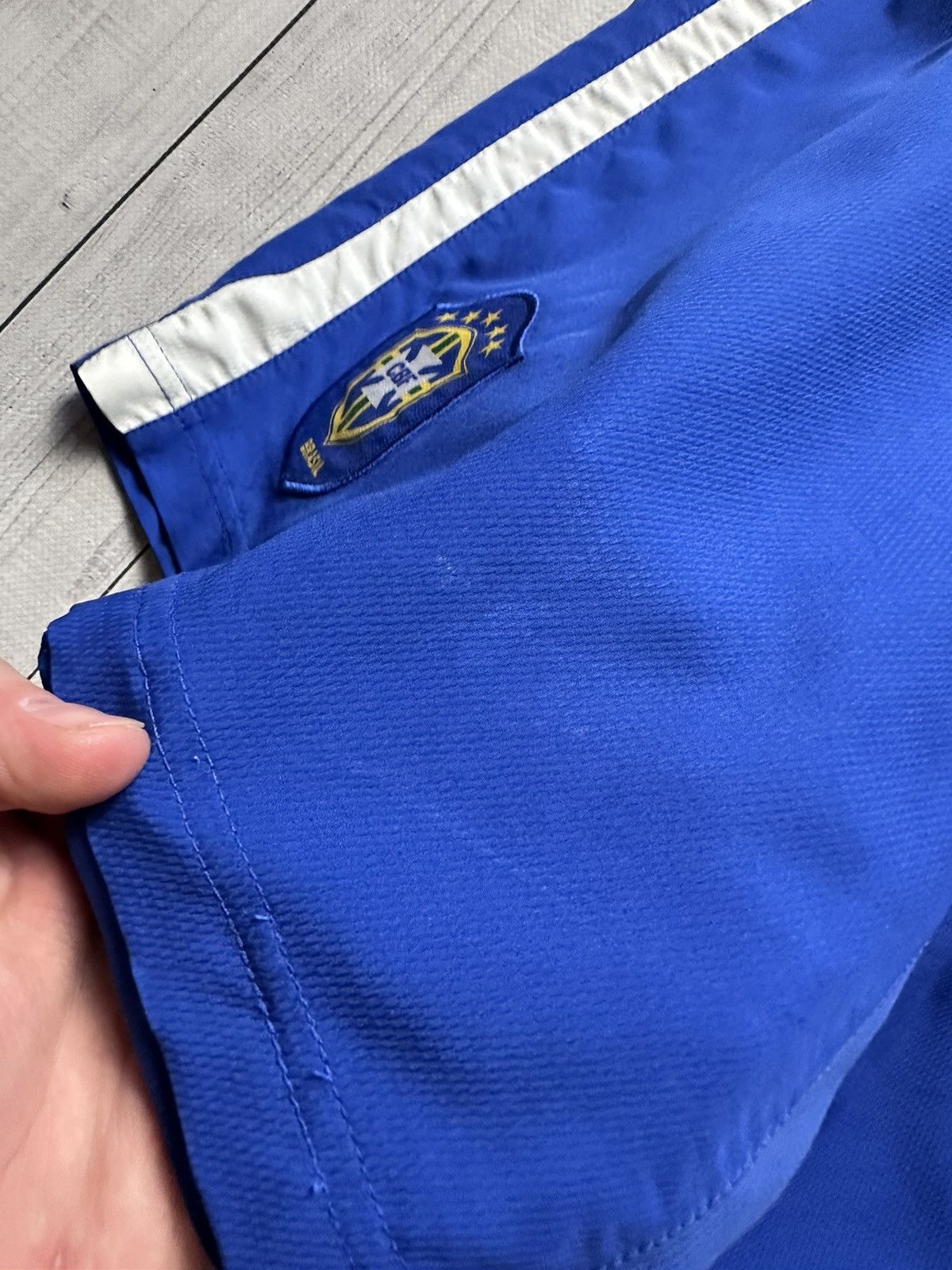 Vintage Vintage Brasil soccer shorts Nike blue size S Size US 30 / EU 46 - 4 Thumbnail