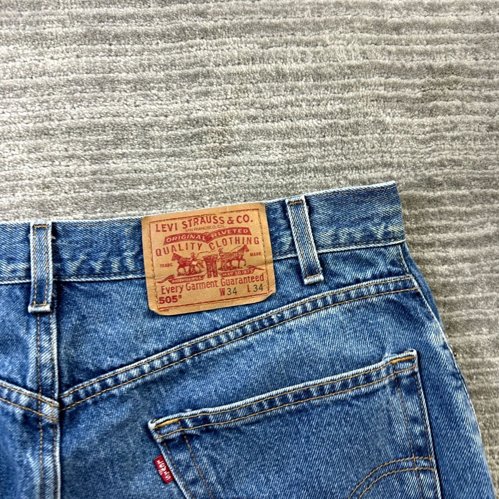 Levi's VINTAGE Levi's Jeans Mens 34x34 505 Blue Denim Faded 2002 90s Cowboy Distressed Pockets 5-Pocket Regular Rise Mid Denim Cotton Solid Blue 34x34 Mens Size US 34 / EU 50 - 5 Thumbnail