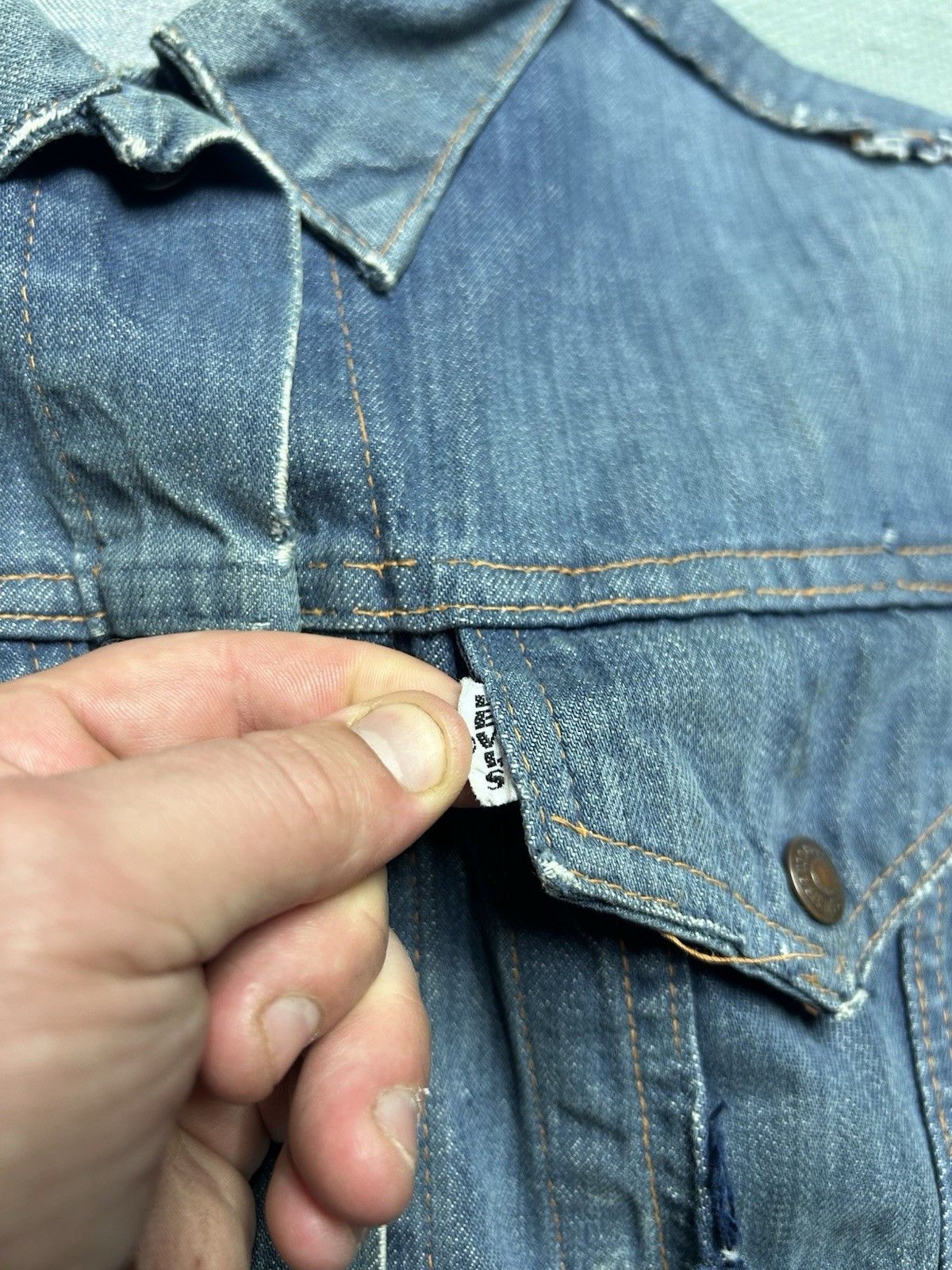 Vintage 70s Levi’s gals denim trucker jacket big E distressed S/M Size S / US 4 / IT 40 - 8 Thumbnail