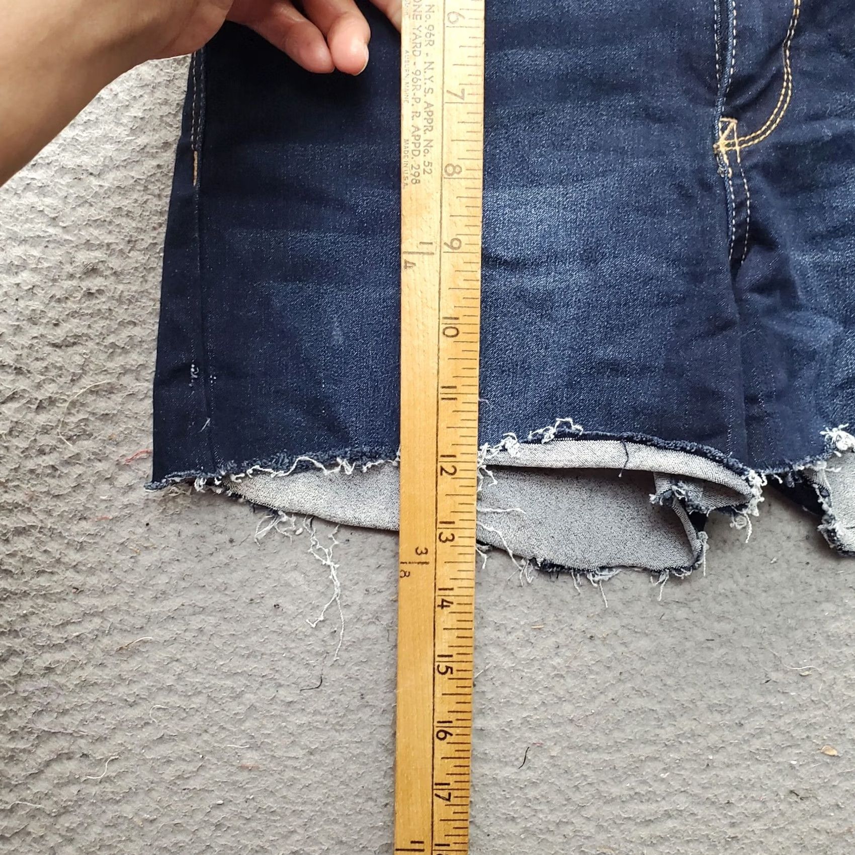 Vintage Wallflower Jeans Wallflower Jean Shorts Womens Size 5 Blue Denim Frayed Hem Whiskered Button Fly - Casual Beach Outfit - Juniors Size 5 Womens Size 27" / US 4 / IT 40 - 3 Thumbnail
