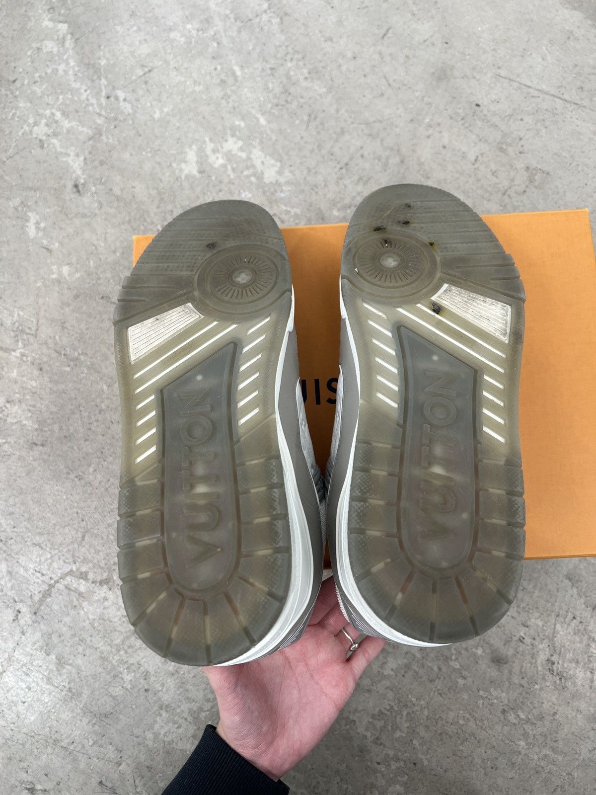 Louis Vuitton Louis Vuitton LV Monogram Grey Trainer Size US 10 / EU 43 - 8 Thumbnail