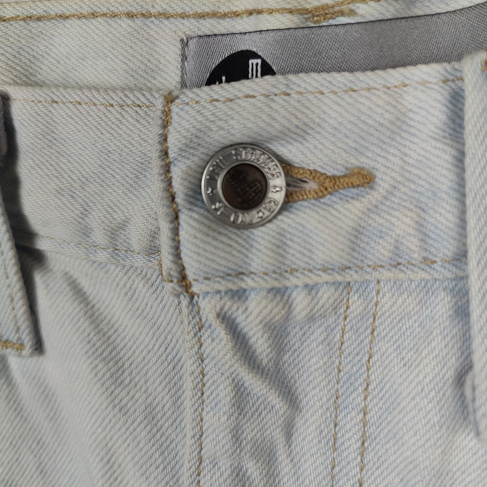 Levi's Levi's Silver Tab Mom Shorts Shorts Womens 30 Light Wash Size 30" / US 8 / IT 44 - 4 Thumbnail