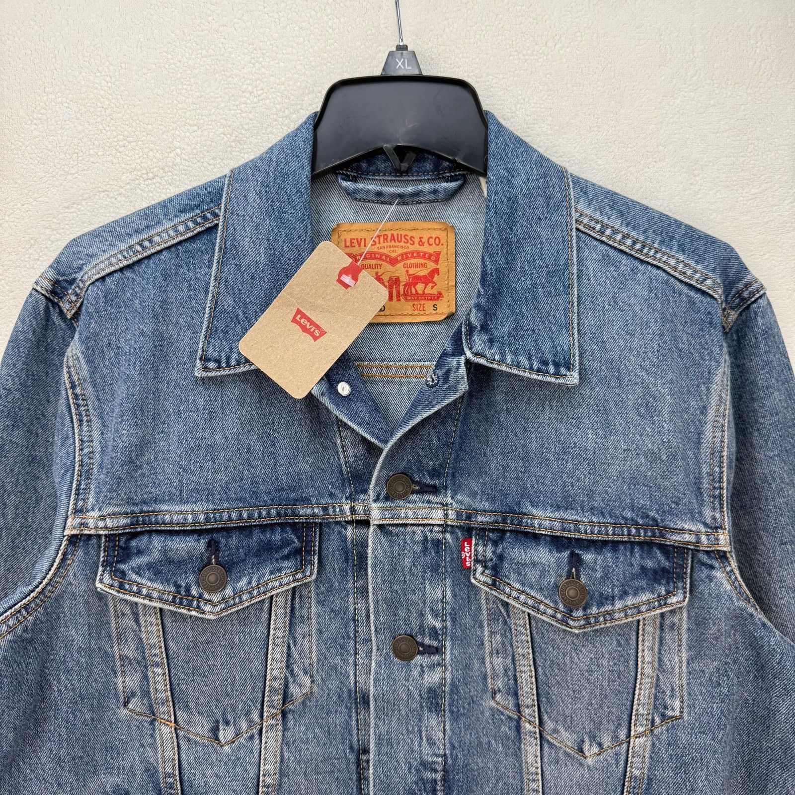 Levi's LEVI'S MEN'S MEDIUM WASH SIZE SMALL TRUCKER JACKET 723340683 Size US S / EU 44-46 / 1 - 2 Thumbnail