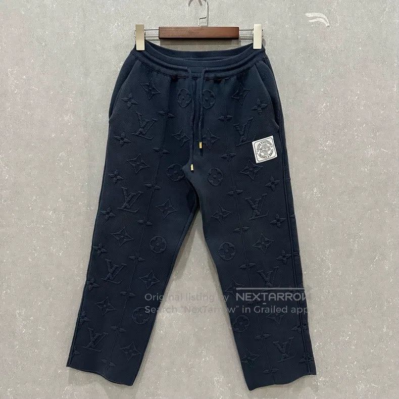 Louis Vuitton Louis Vuitton size m Full lettered logo drawstring sweatpan Size US 28 / EU 44 - 1 Thumbnail