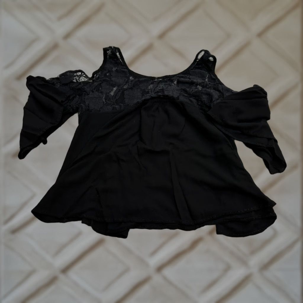 AQUA Aqua By Bloomingdale's Lace Cold Shoulder Cropped Top Womens M Black Cropped Top Short Sleeve Beach Modern Womens Size M Lace Size M / US 6-8 / IT 42-44 - 1 Thumbnail