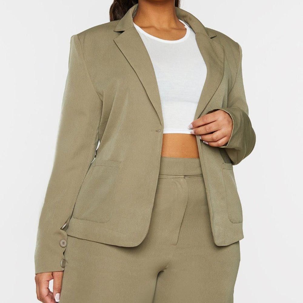 Designer Prettylittlething l NWT Khaki Front Tie Blazer Size 26 Size 4XL / US 24-26 - 1 Thumbnail