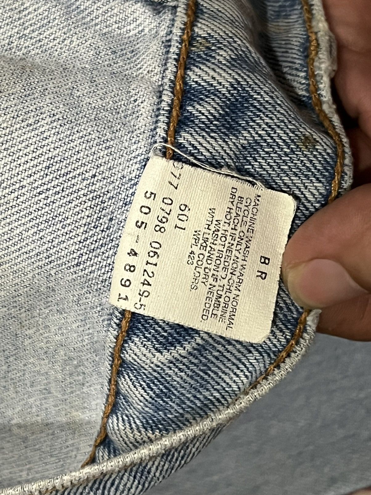 Vintage Vintage 90s Levi’s 505 Batwing Regular Straight Trashed Jean Size US 36 / EU 52 - 18 Thumbnail