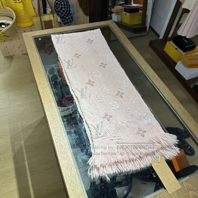 Louis Vuitton Louis Vuitton Full print presbyopia logo pink silver scarf Size ONE SIZE - 1 Thumbnail