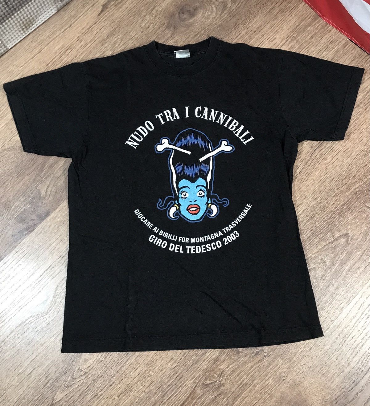 Band Tees × Vintage Die Arzte Nudo Tra I Cannibali Geheimtour Shirt 2003 Size US S / EU 44-46 / 1 - 1 Thumbnail