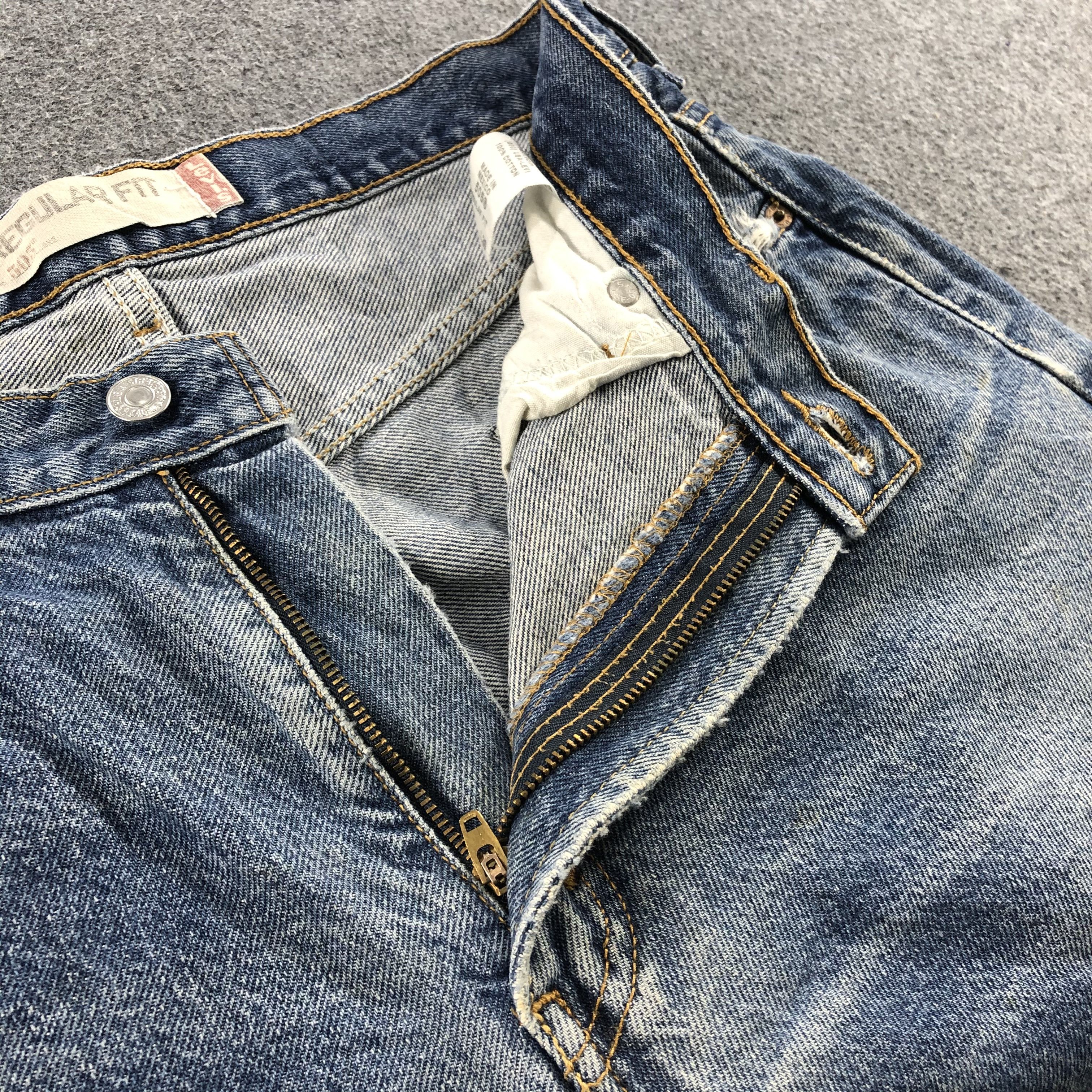 Levi's Vintage Blue Wash Levis 505 Jeans- J1297 Size US 35 - 7 Thumbnail
