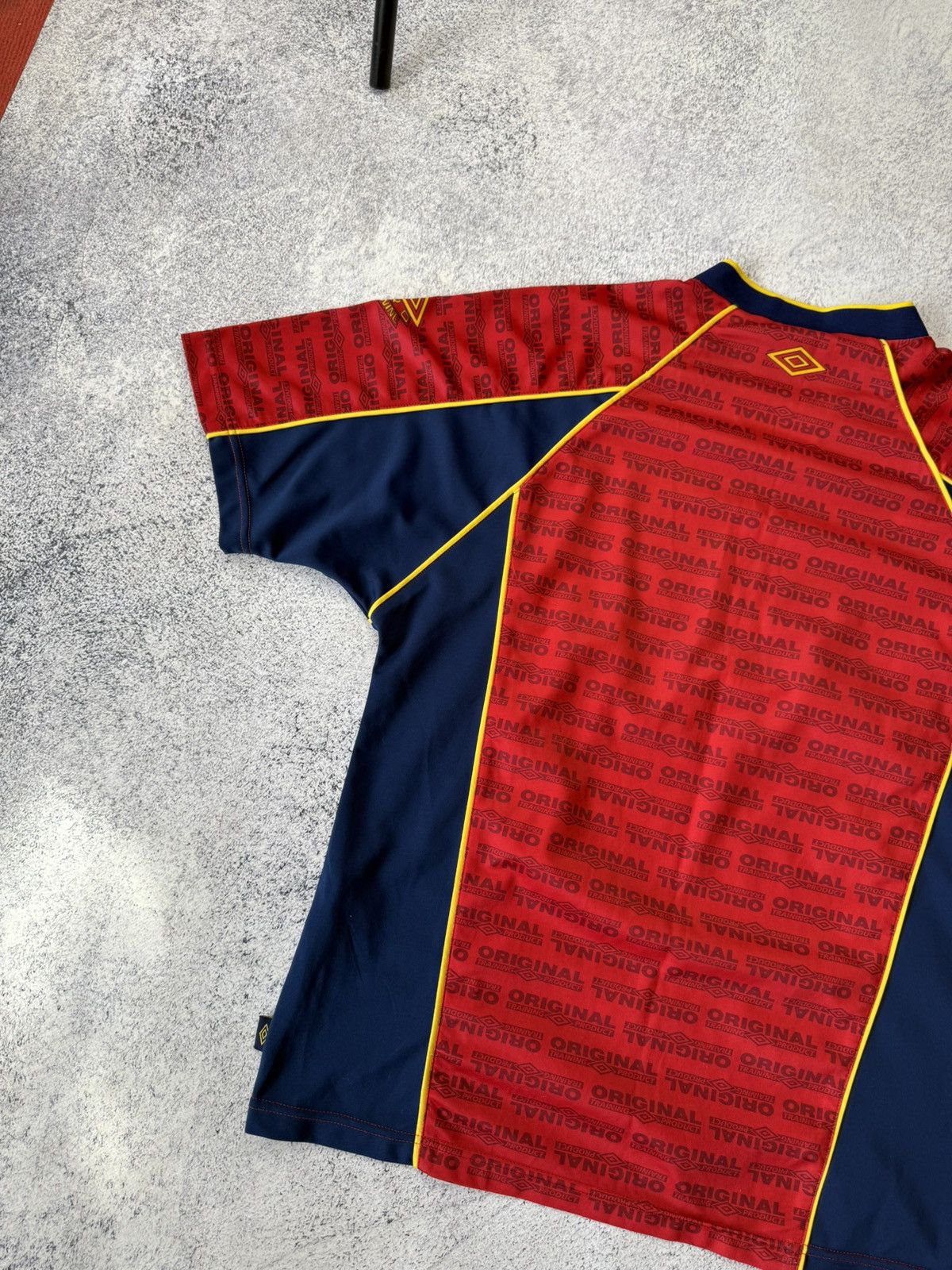 Umbro Vintage Umbro Original Training Product Shirt Mens Crew Size US XL / EU 56 / 4 - 23 Thumbnail