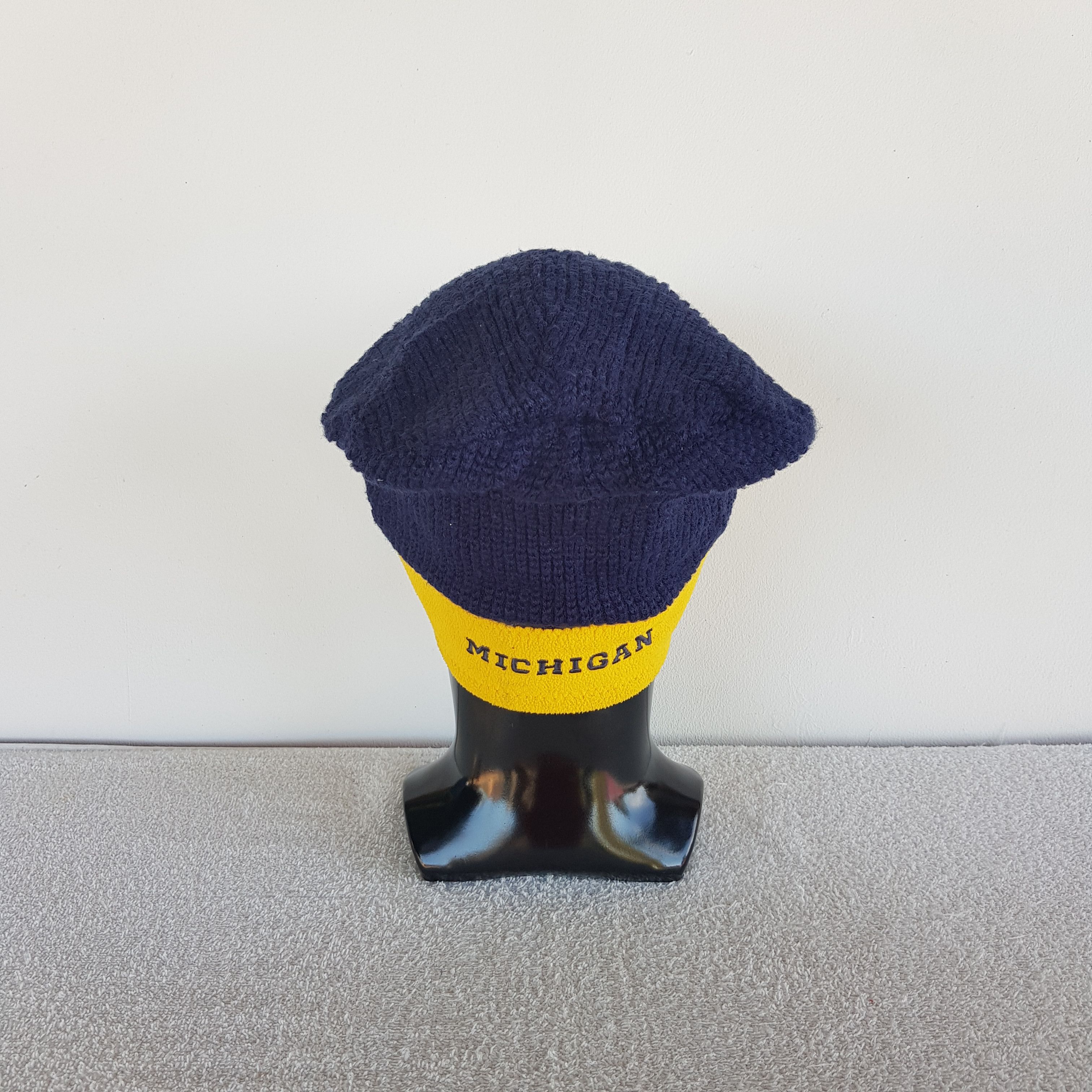 NCAA Vintage Nike Michigan Wolverines Beanie Reversible Snow Caps Size ONE SIZE - 6 Thumbnail