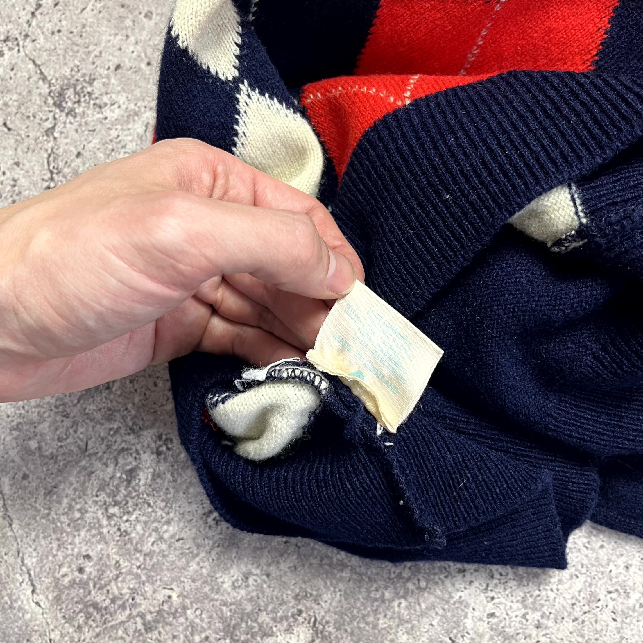 Vintage Vintage Argyle Wool Pullover Jumper Sweater Navy Blue Size M Size US M / EU 48-50 / 2 - 6 Thumbnail
