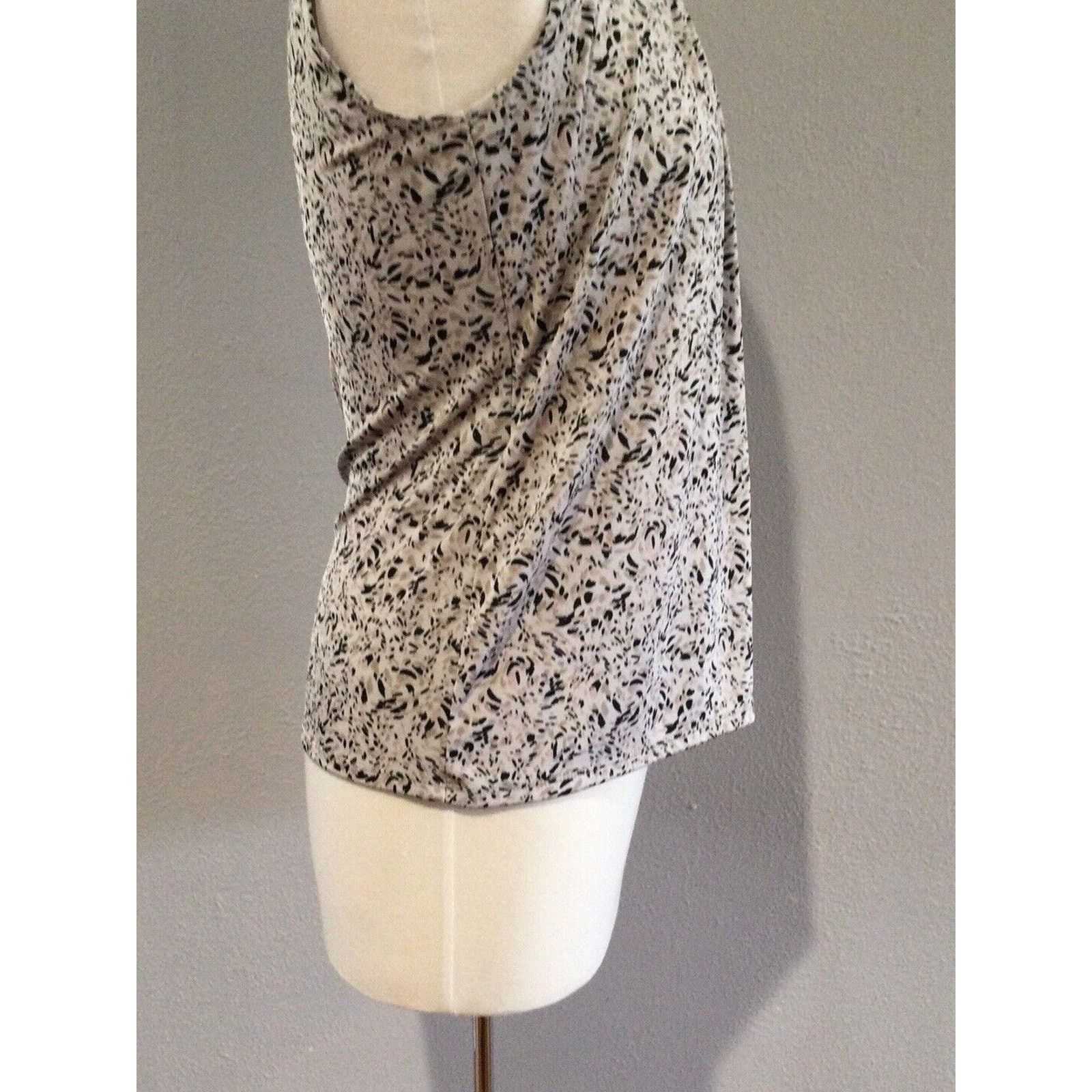 Chicos Chico's Travelers Pleated Front Business Casual Tank 0/4/S Size S / US 4 / IT 40 - 7 Thumbnail