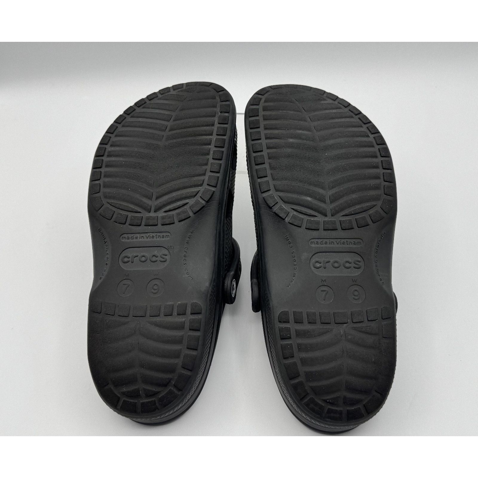 Crocs Disney Disneyland Mickey Mouse Black Plaid Crocs Classic Size US 7 / EU 40 - 6 Thumbnail