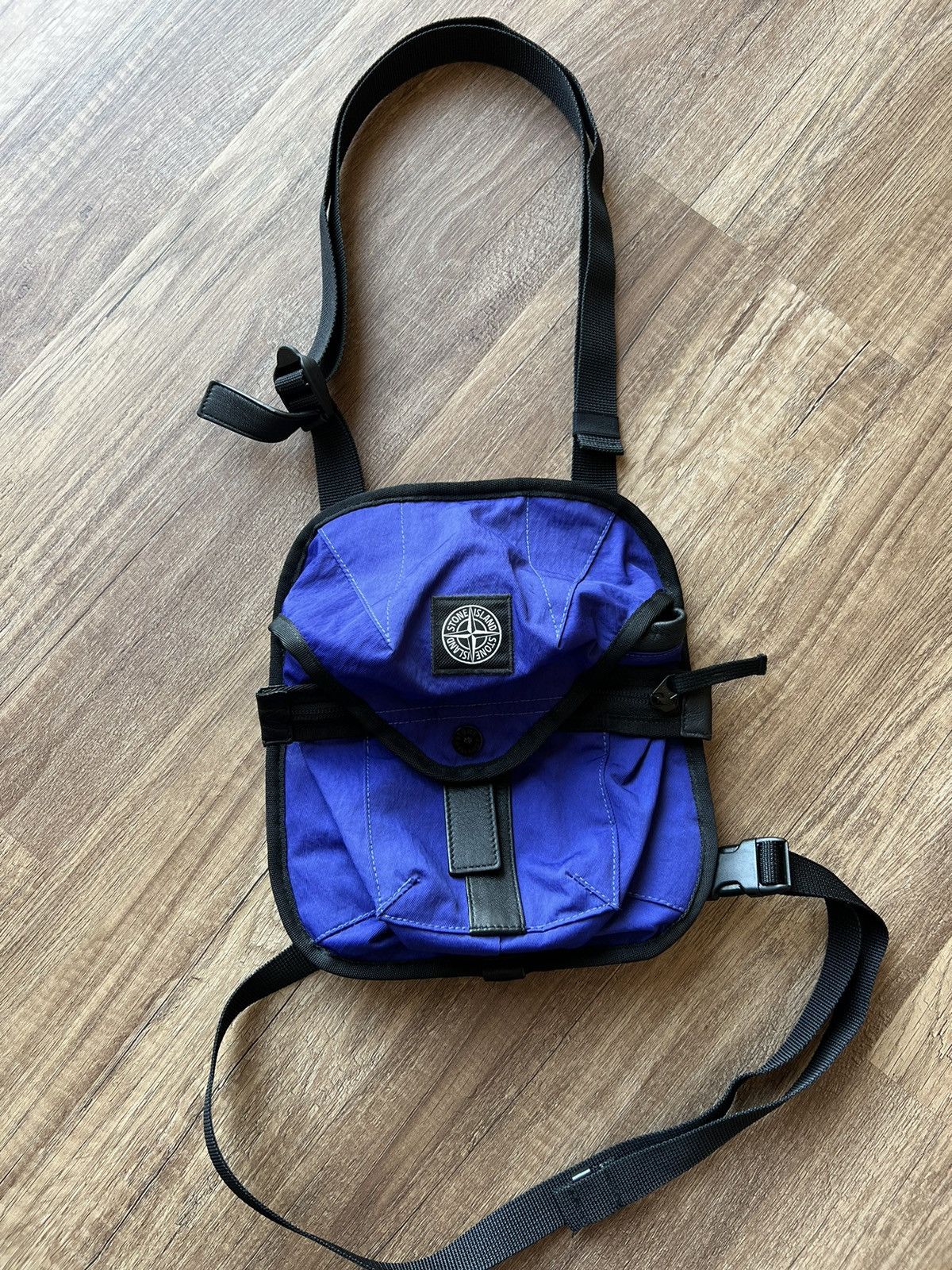 Stone island chest on sale bag