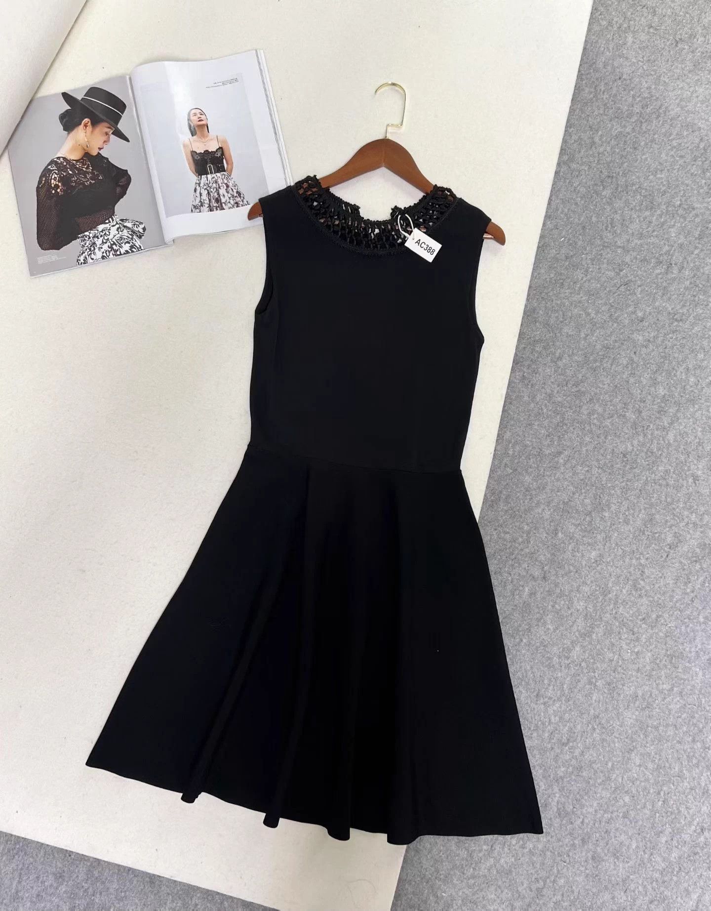 Valentino VALENTINO Neck Knit M Dress AC388 FS Size M / US 6-8 / IT 42-44 - 1 Thumbnail