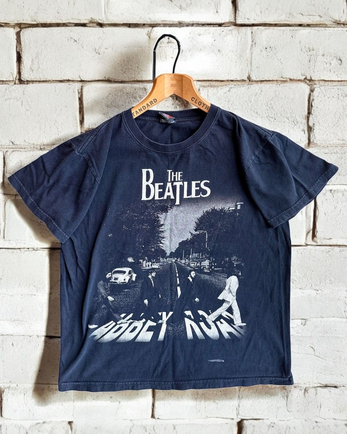 Vintage 2000s Abbey Road Beatles Tee Size US M / EU 48-50 / 2 - 1 Thumbnail