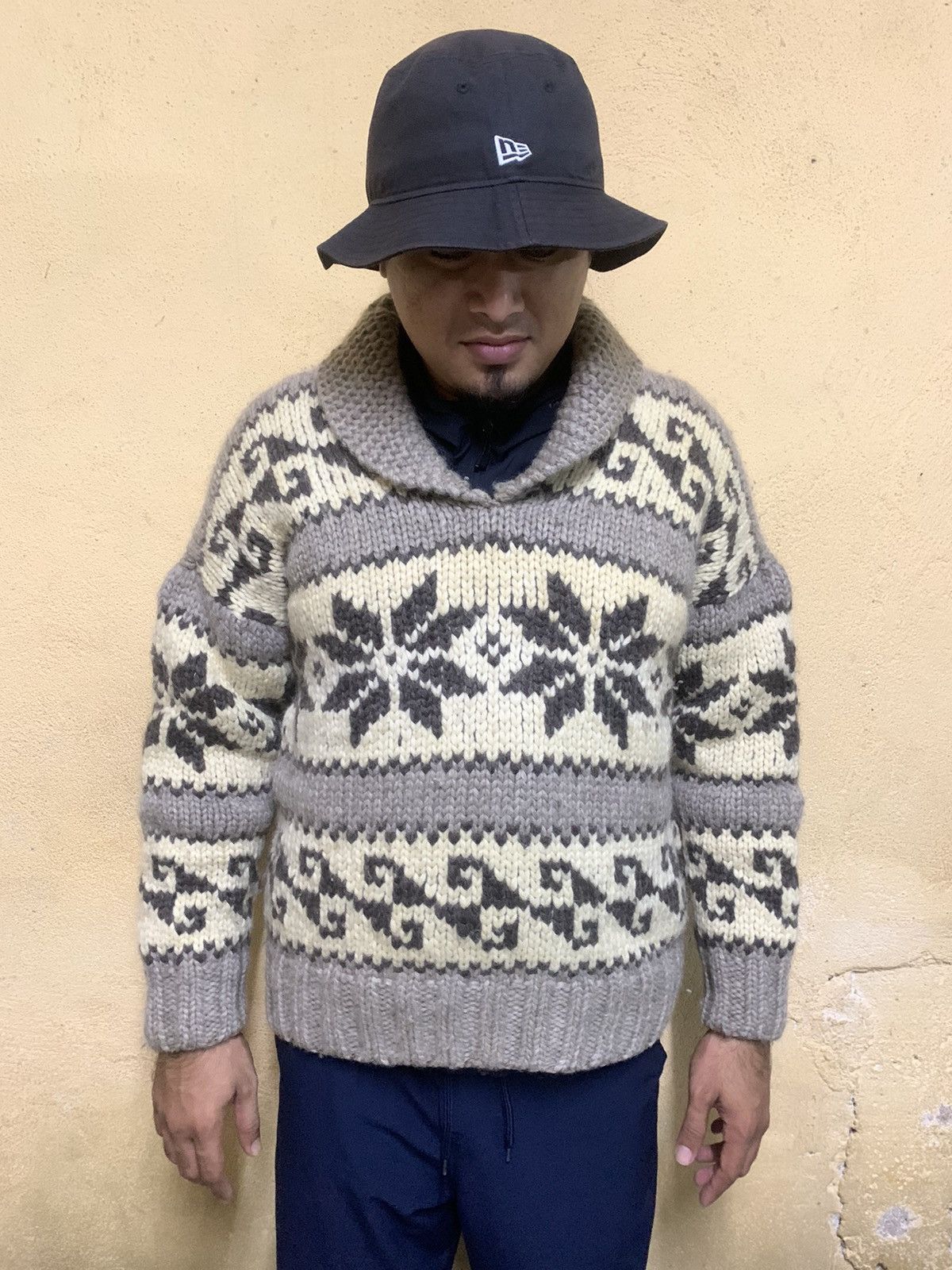 Vintage Vintage Cowichan sweater - unbranded Size US M / EU 48-50 / 2 - 8 Thumbnail