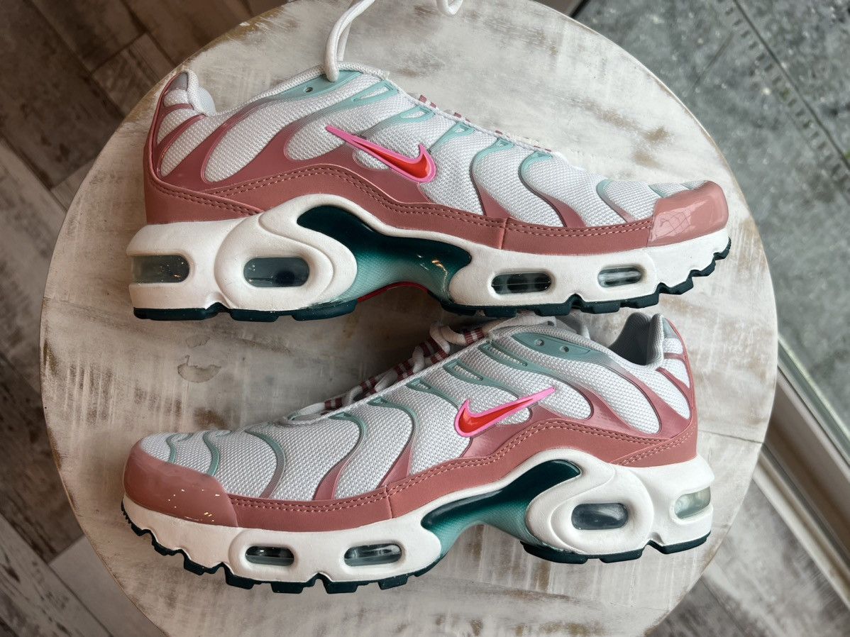Nike Nike Air Max Plus Red Stardust Jade Ice Size 8.5w 7y Size US 8.5 / IT 38.5 - 5 Thumbnail