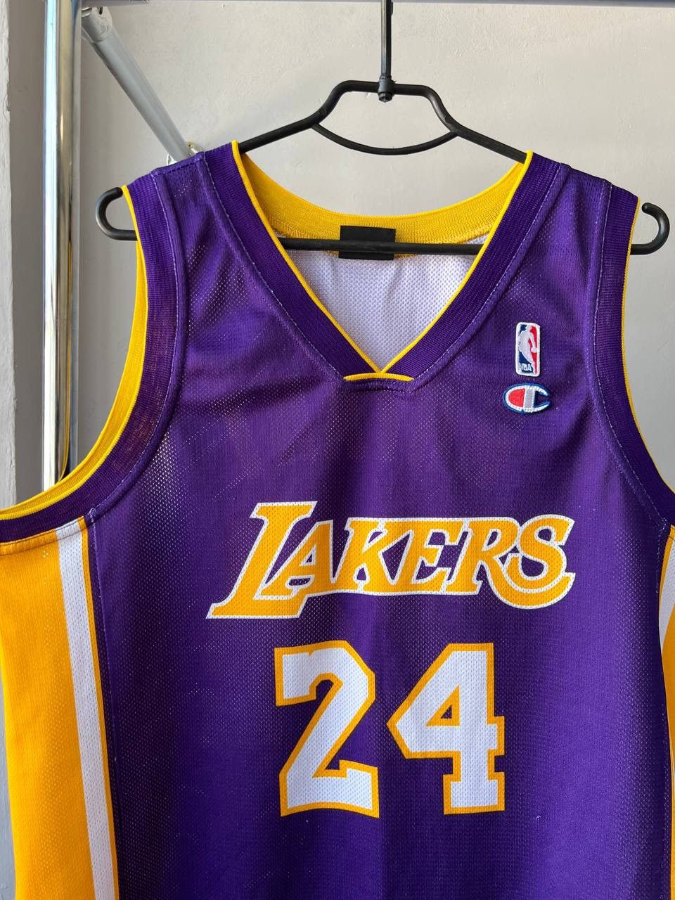 NBA VINTAGE LOS ANGELES LAKERS #24 BASKETBALL CHAMPION JERSEY L Size US L / EU 52-54 / 3 - 3 Thumbnail