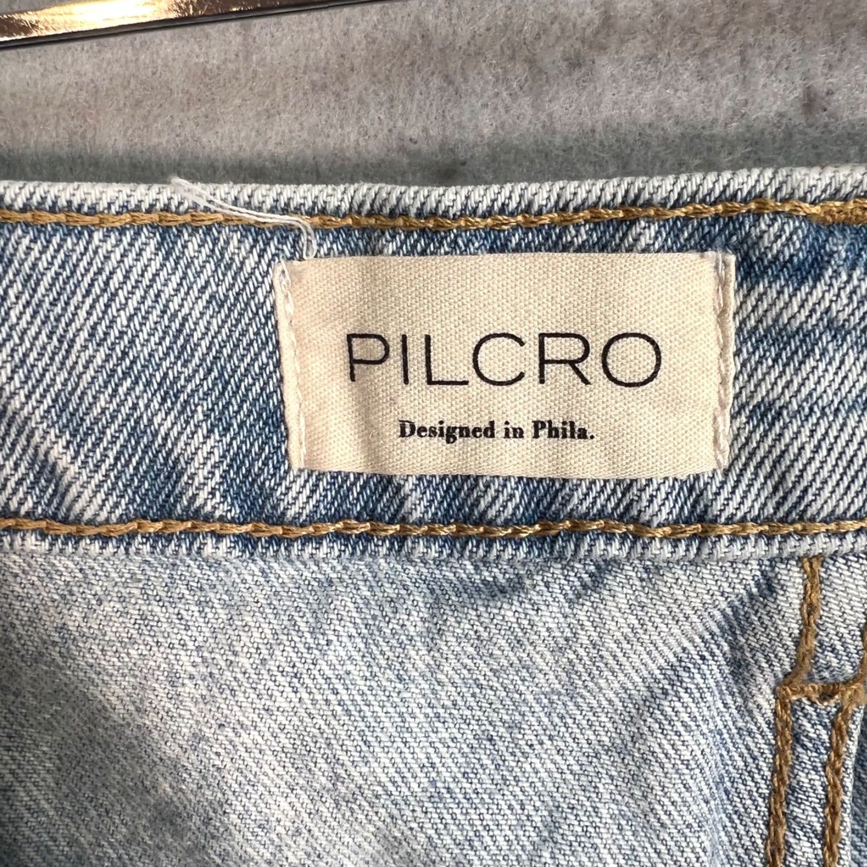 Vintage VINTAGE Pilcro Light Wash Frayed Hem Denim Shorts Womens 31 Light Blue 2010s Cut-Off High Rise Women Size 24" / US 00 / IT 34 - 3 Thumbnail